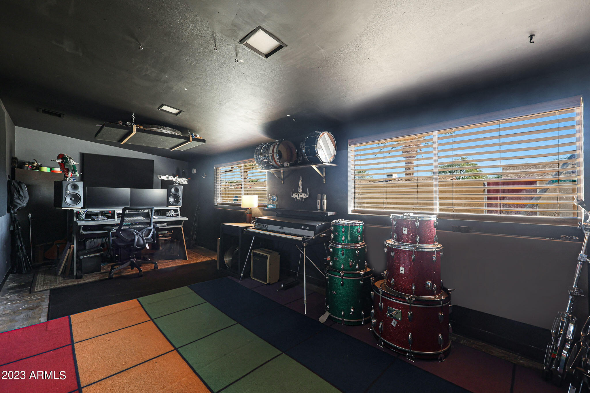 3327 W WILLOW Avenue