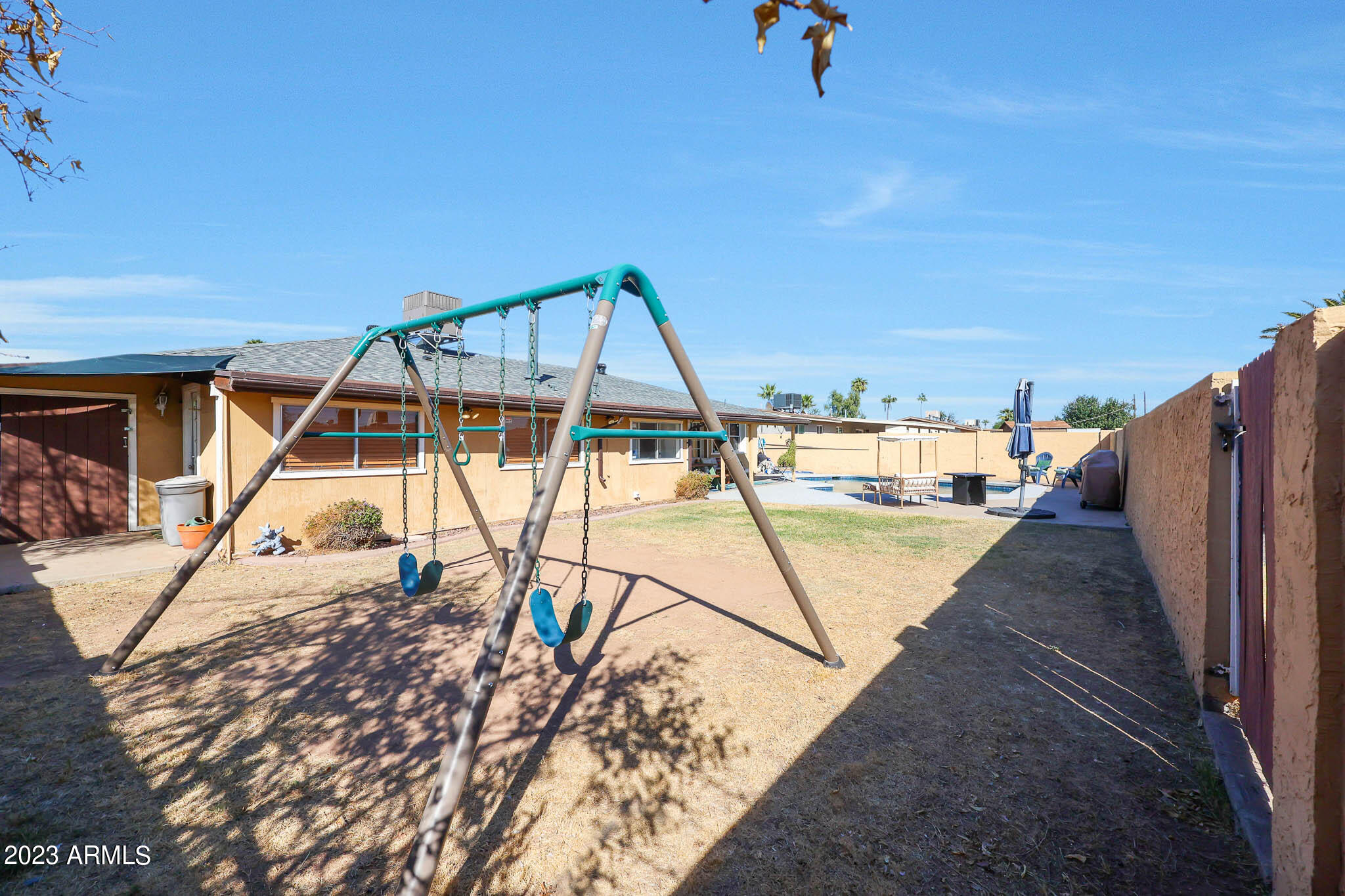 3327 W WILLOW Avenue