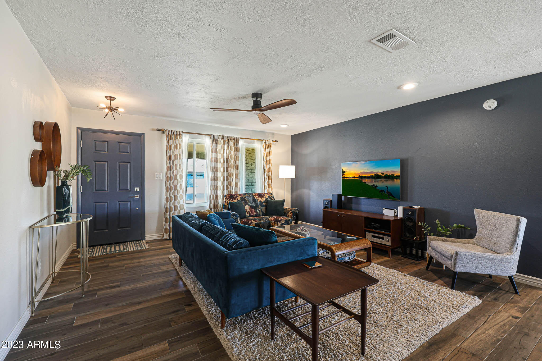 3327 W WILLOW Avenue