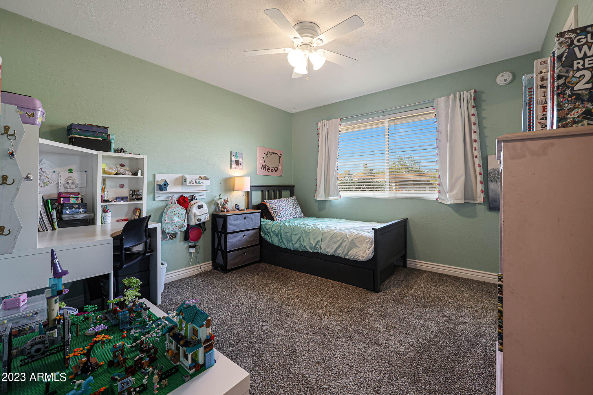 3327 W WILLOW Avenue