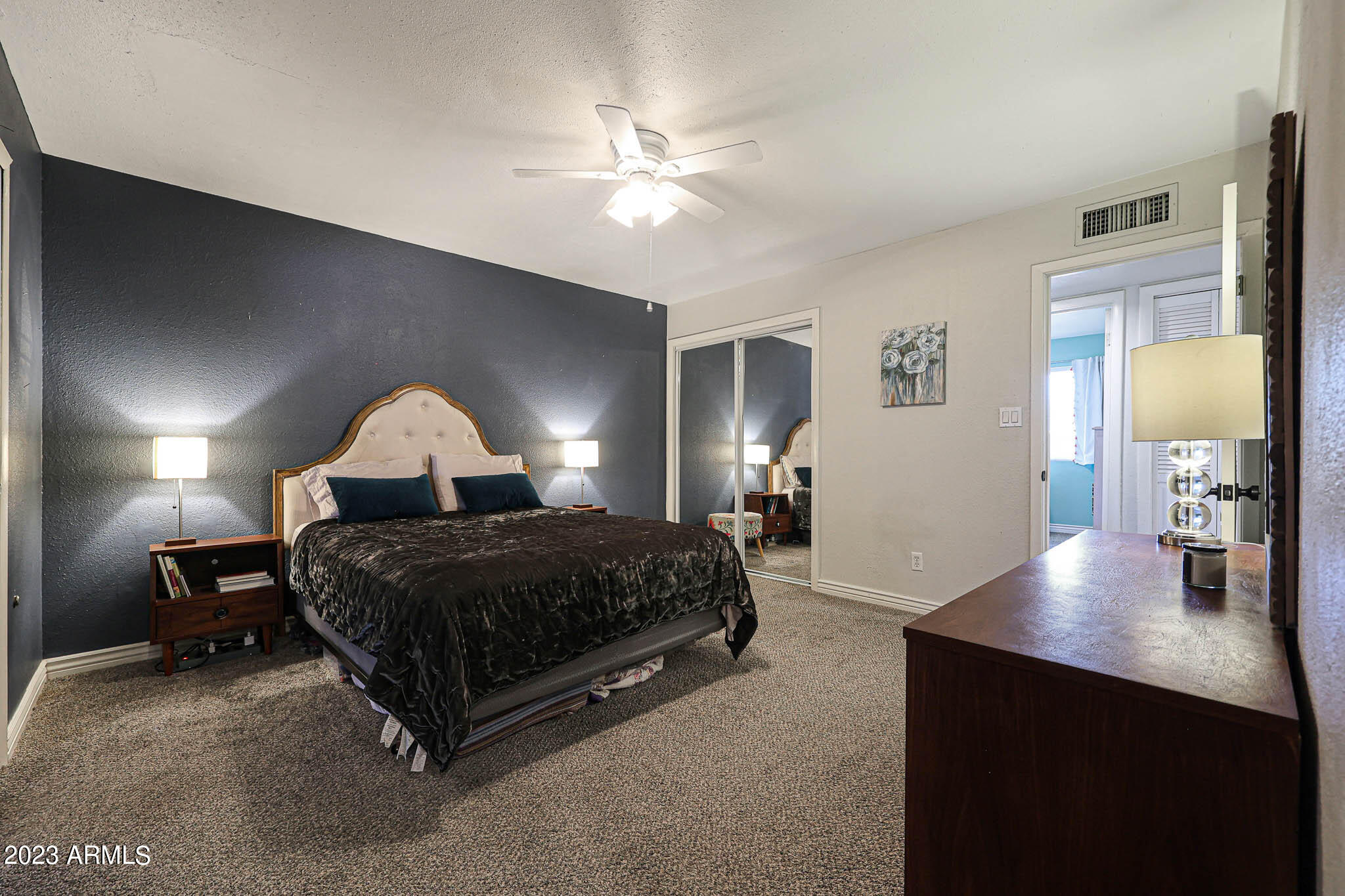 3327 W WILLOW Avenue