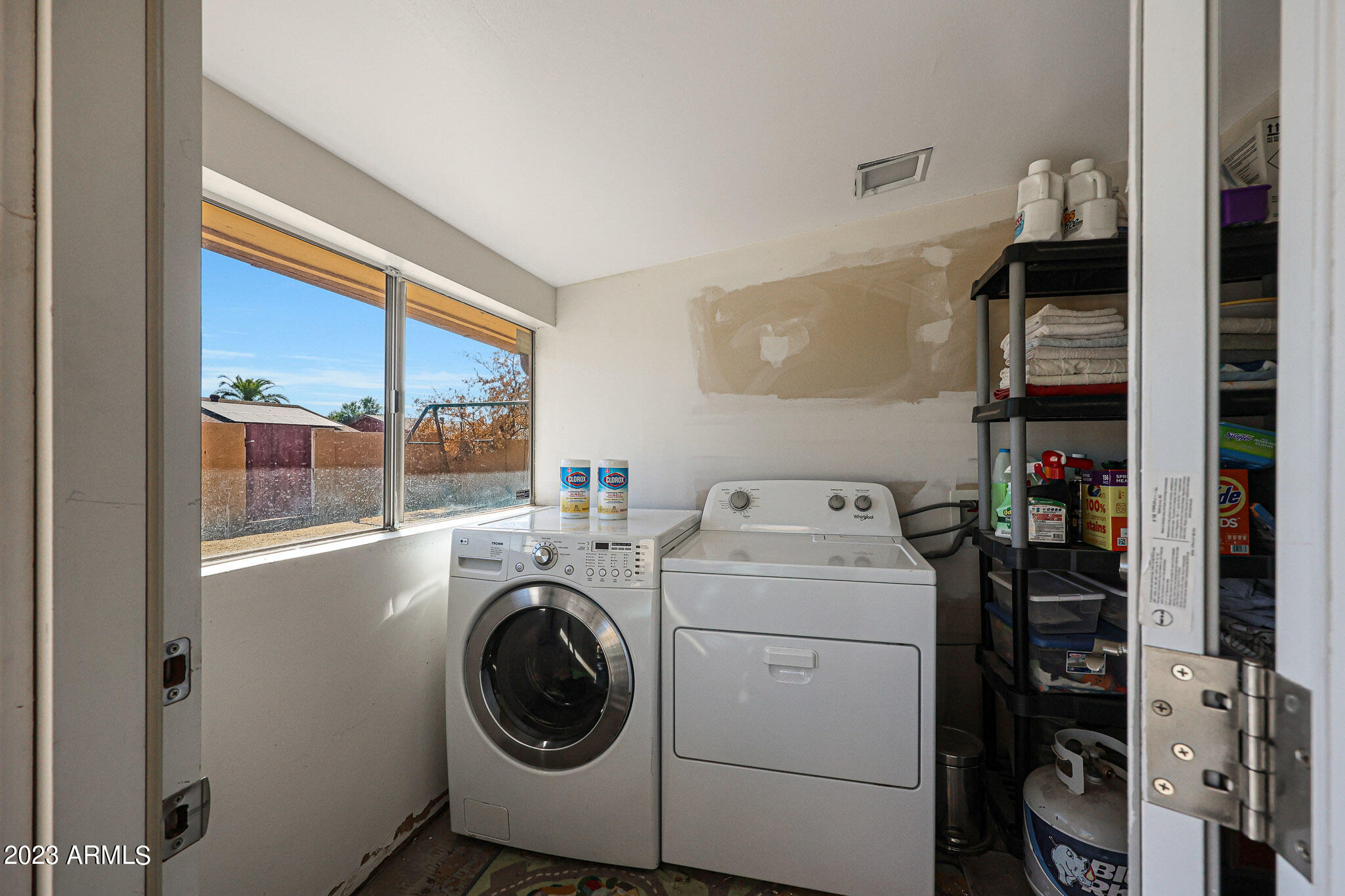 3327 W WILLOW Avenue