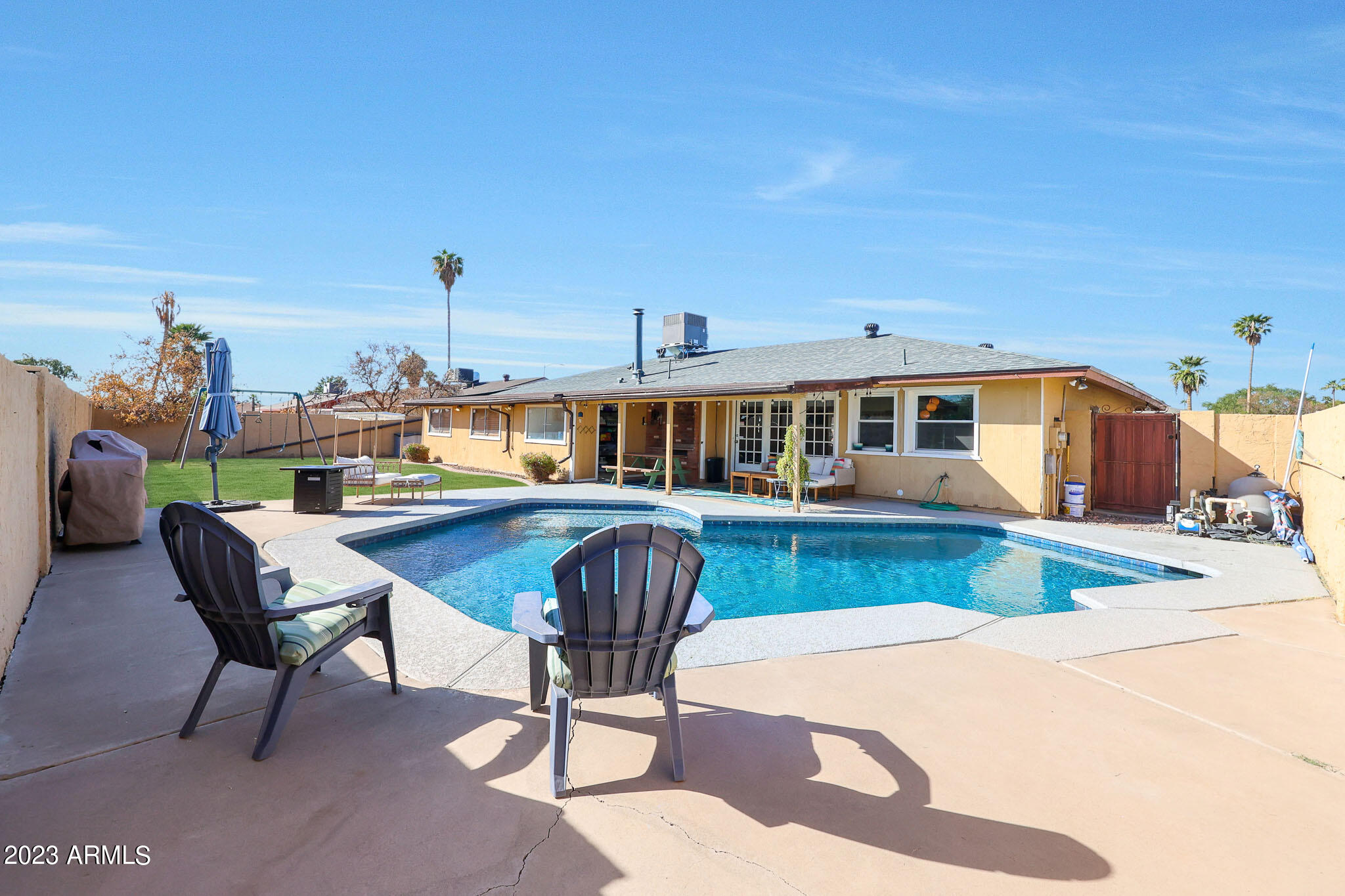 3327 W WILLOW Avenue