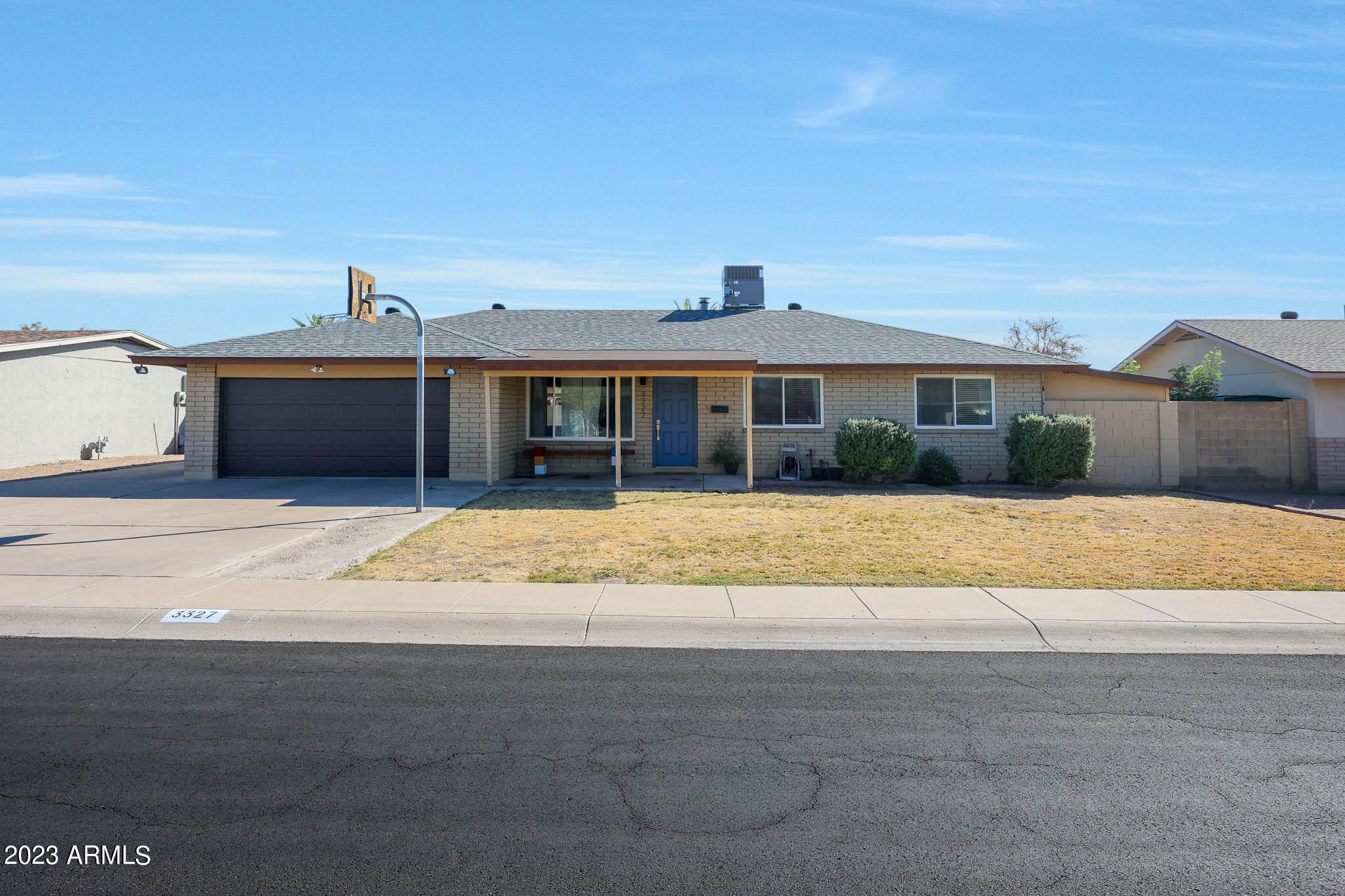 3327 W WILLOW Avenue