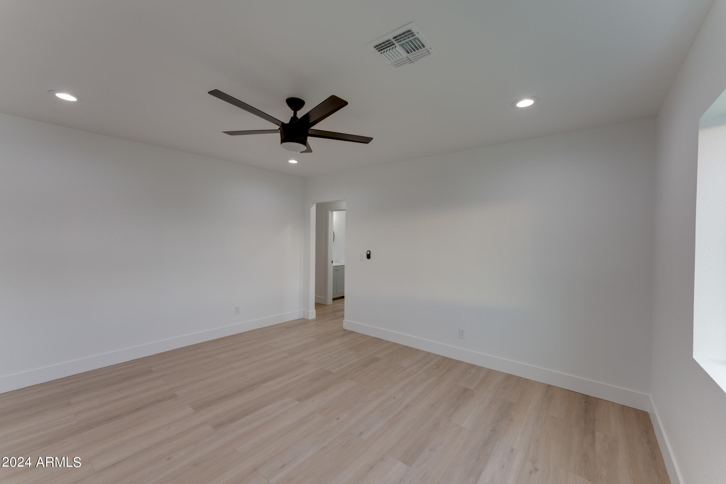 62 W OAKLAND Street