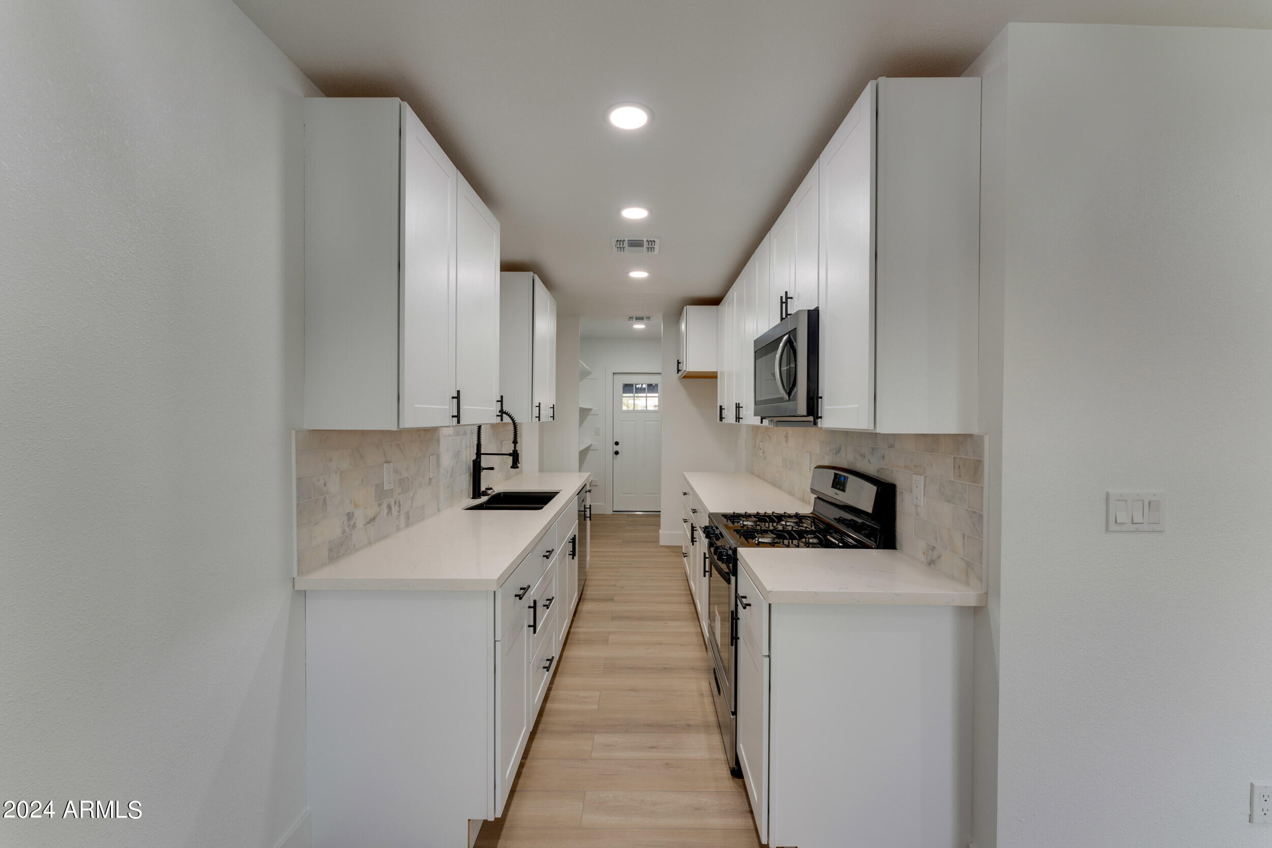 62 W OAKLAND Street