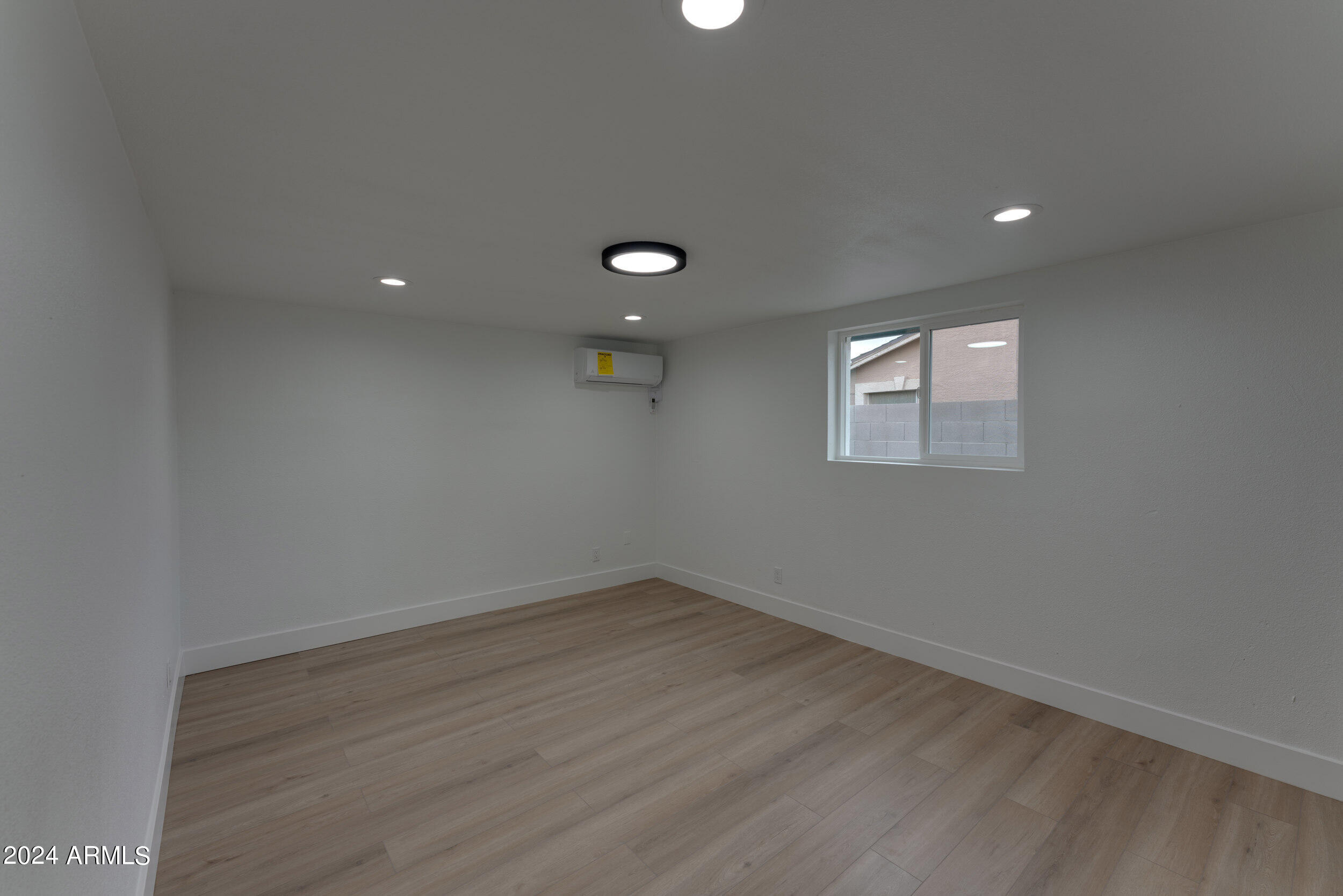 62 W OAKLAND Street