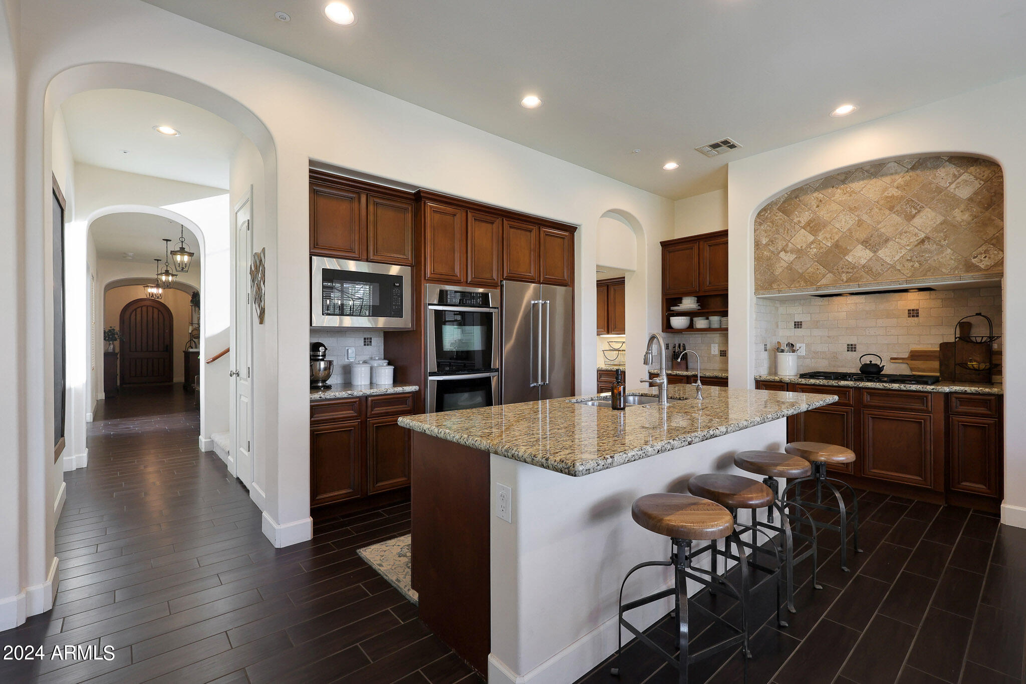 6746 W ROBERTA Lane
