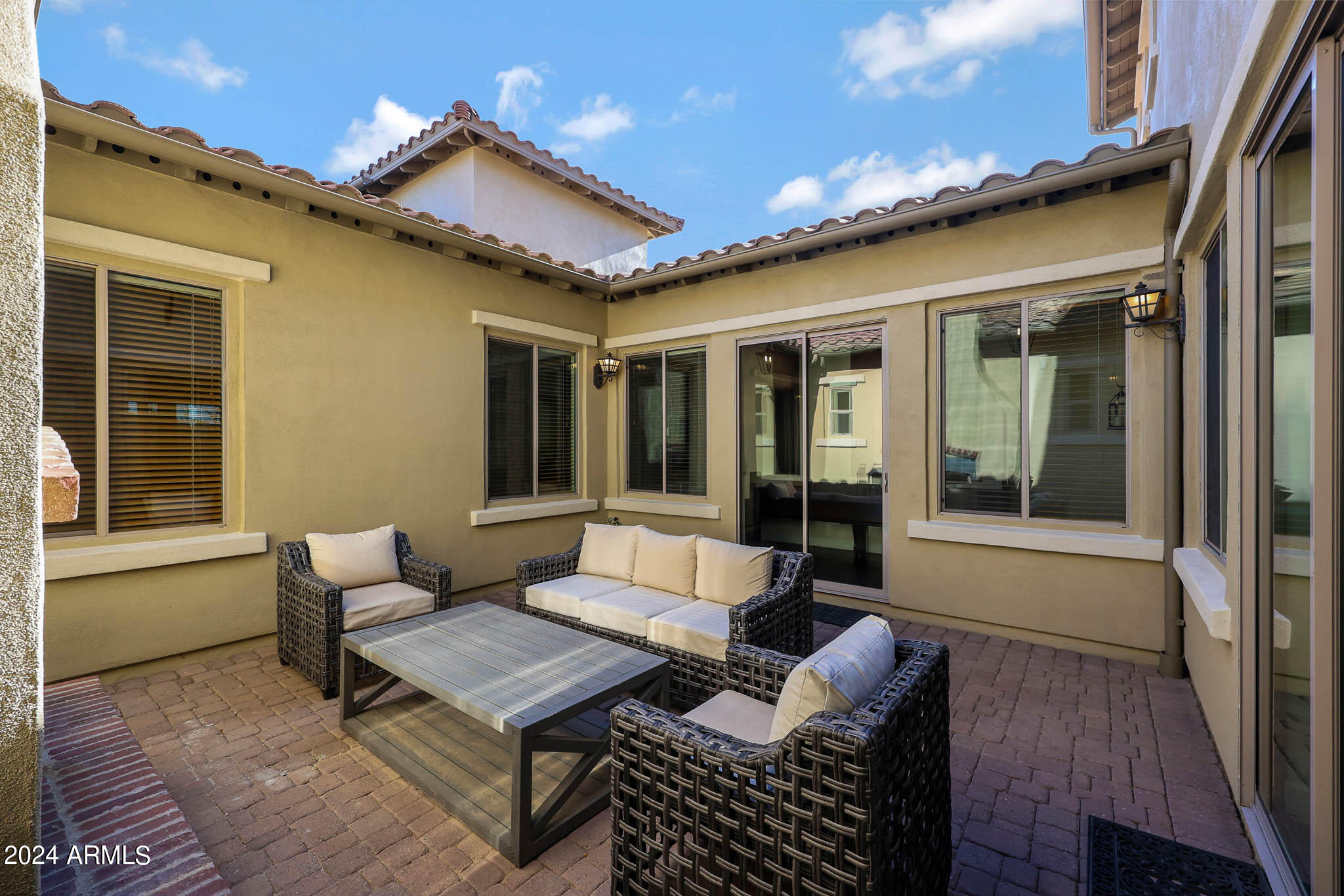 6746 W ROBERTA Lane