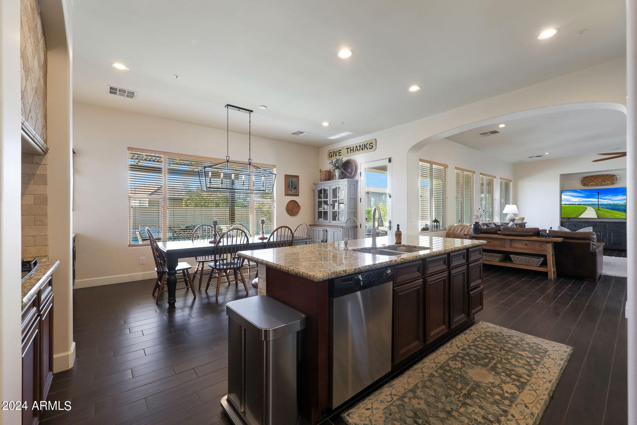 6746 W ROBERTA Lane