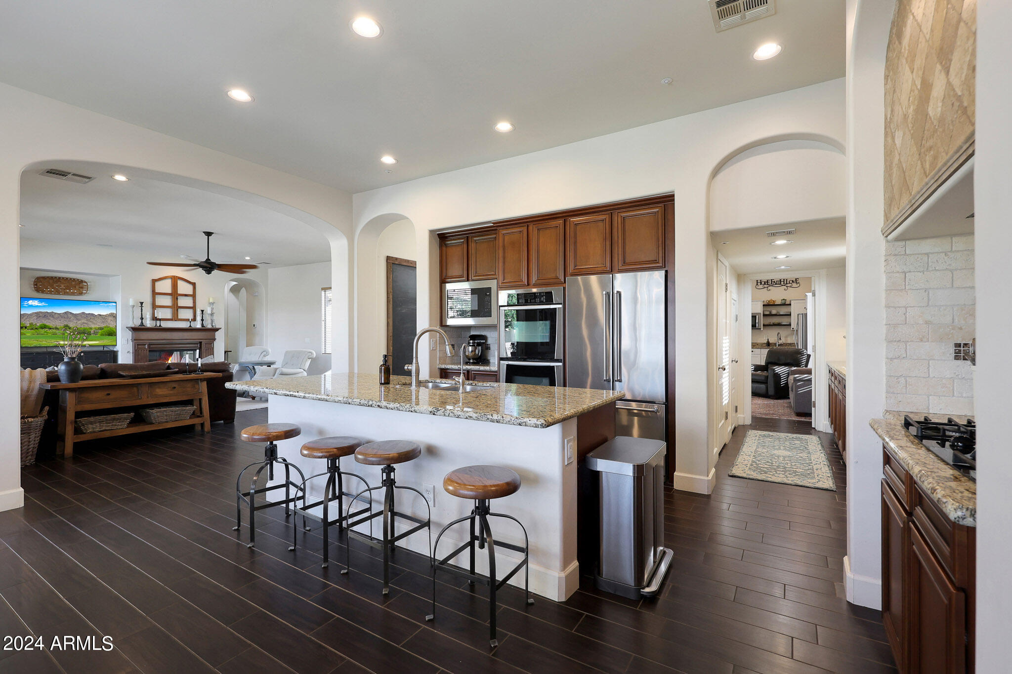 6746 W ROBERTA Lane