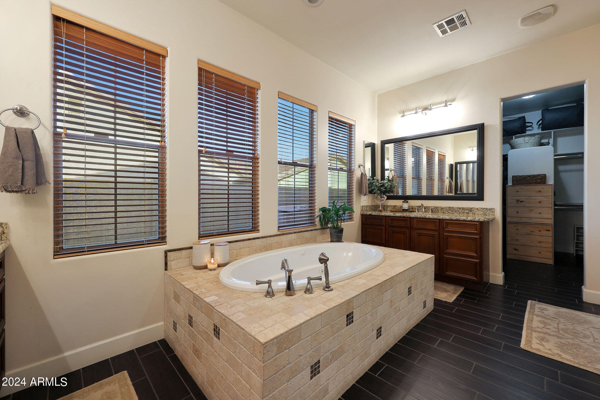 6746 W ROBERTA Lane