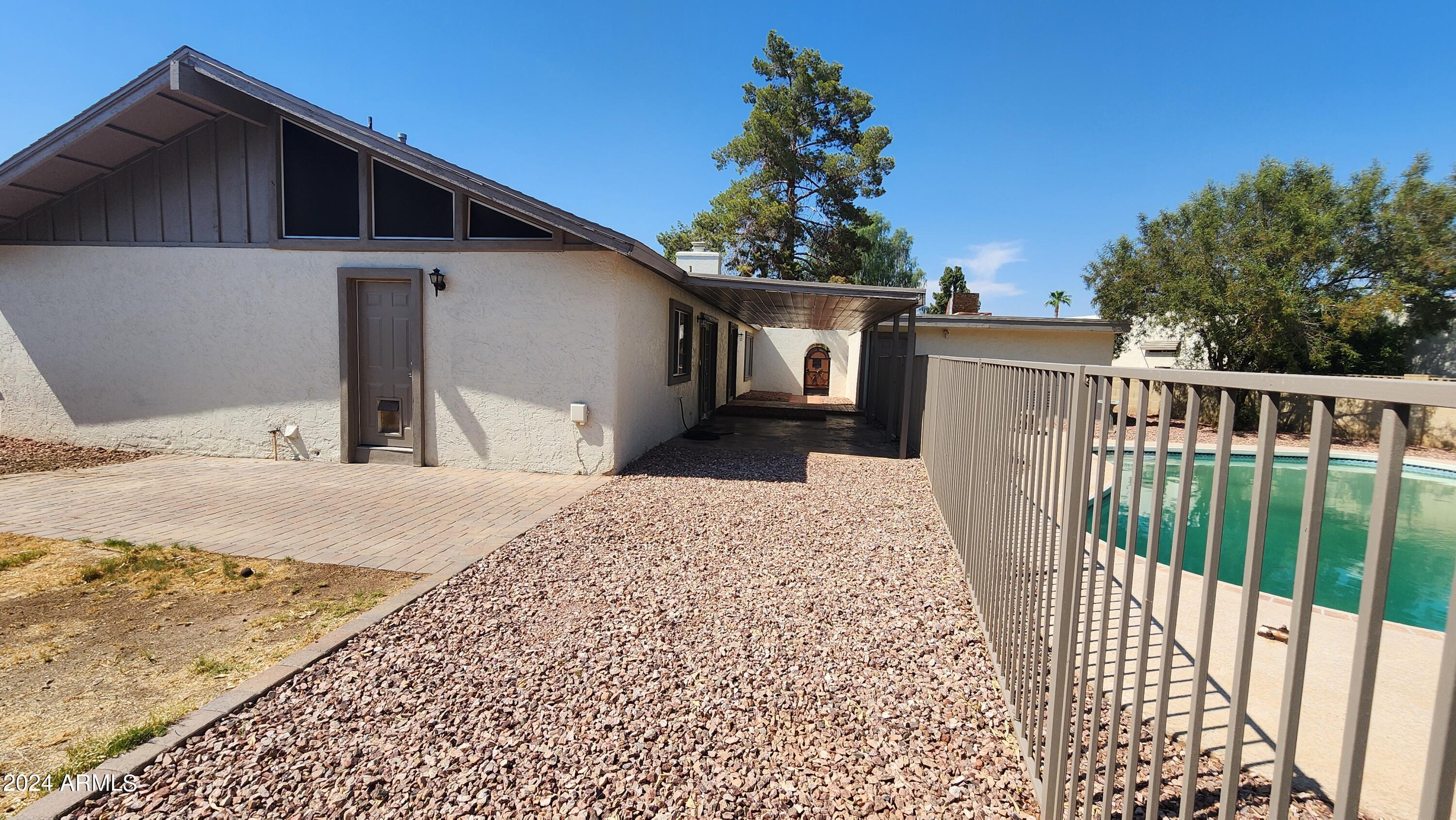 3017 W YUCCA Street