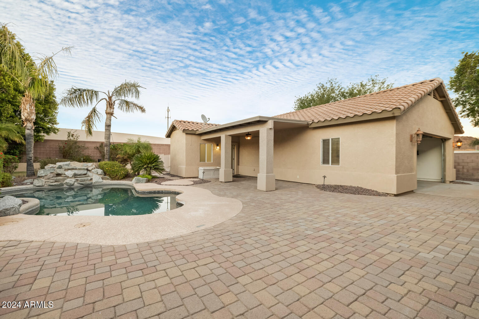 9514 W RUNNING DEER Trail