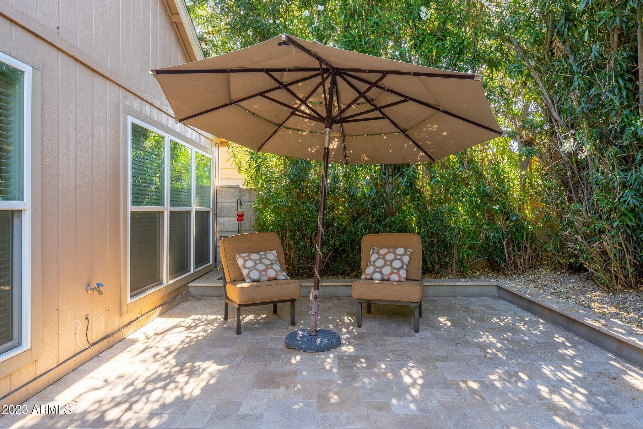 414 E KERRY Lane