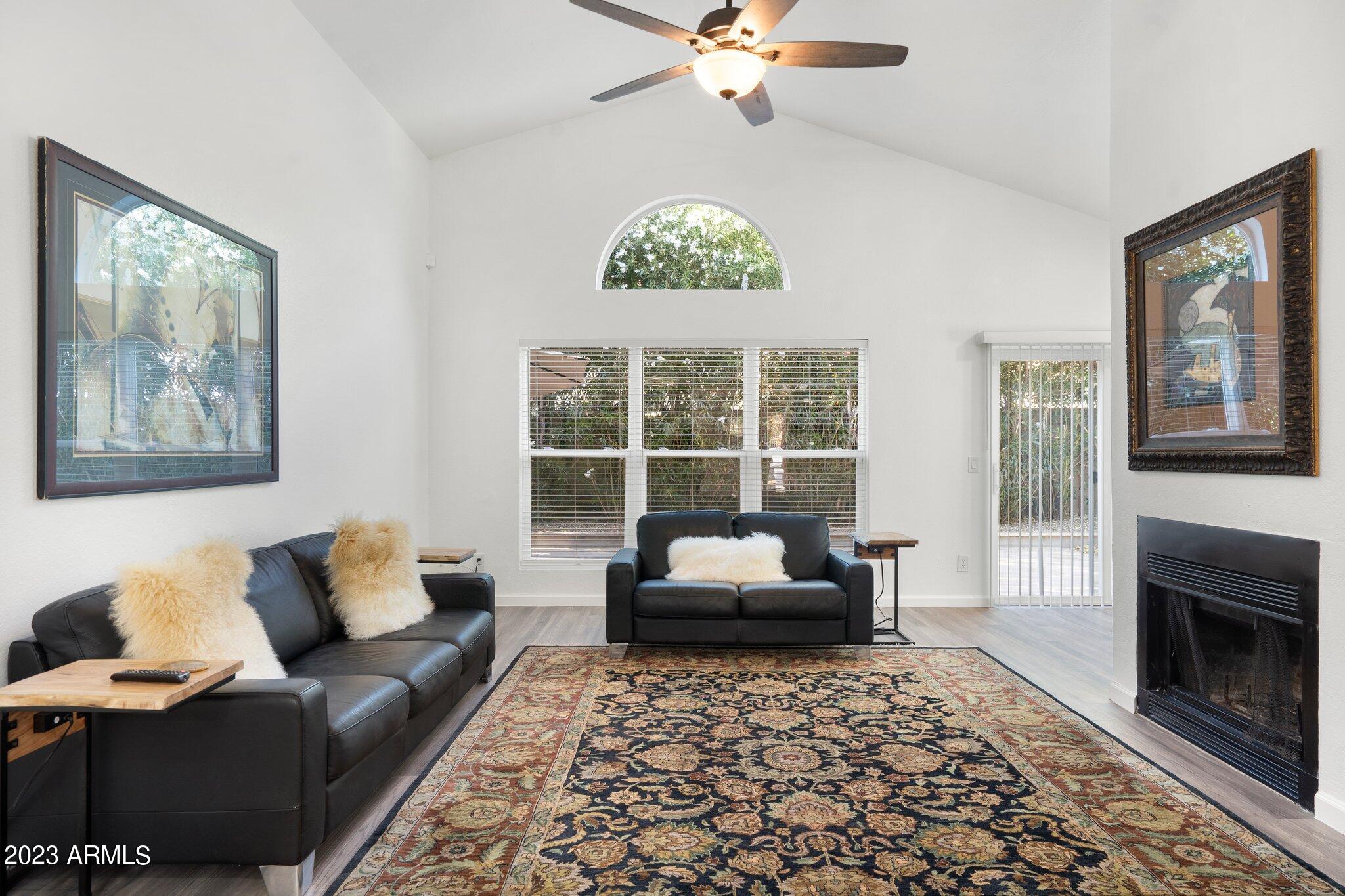 414 E KERRY Lane