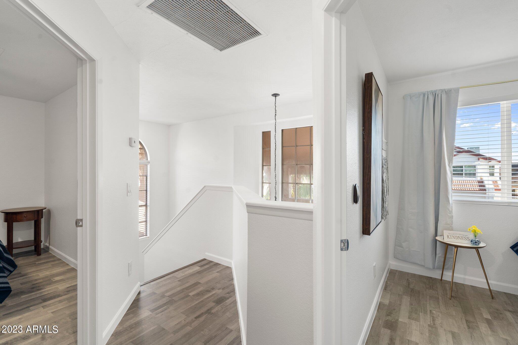 414 E KERRY Lane