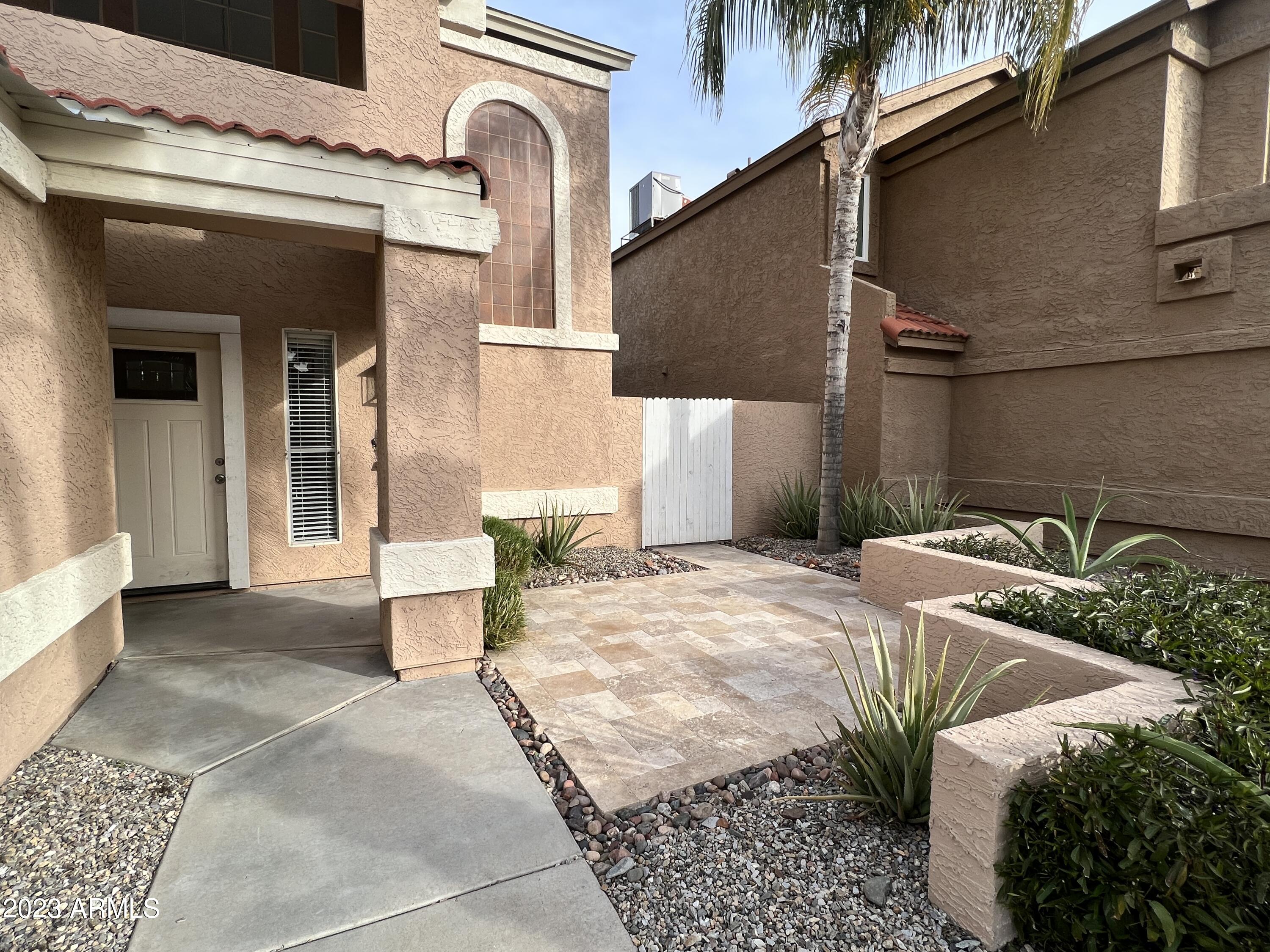 414 E KERRY Lane