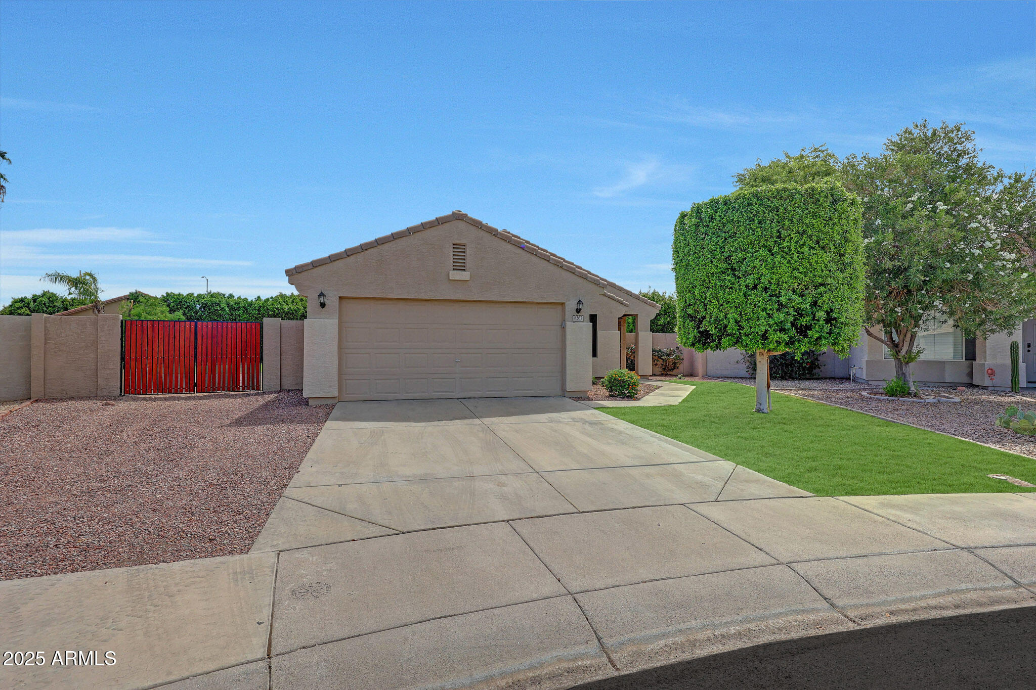 8207 W YUKON Drive