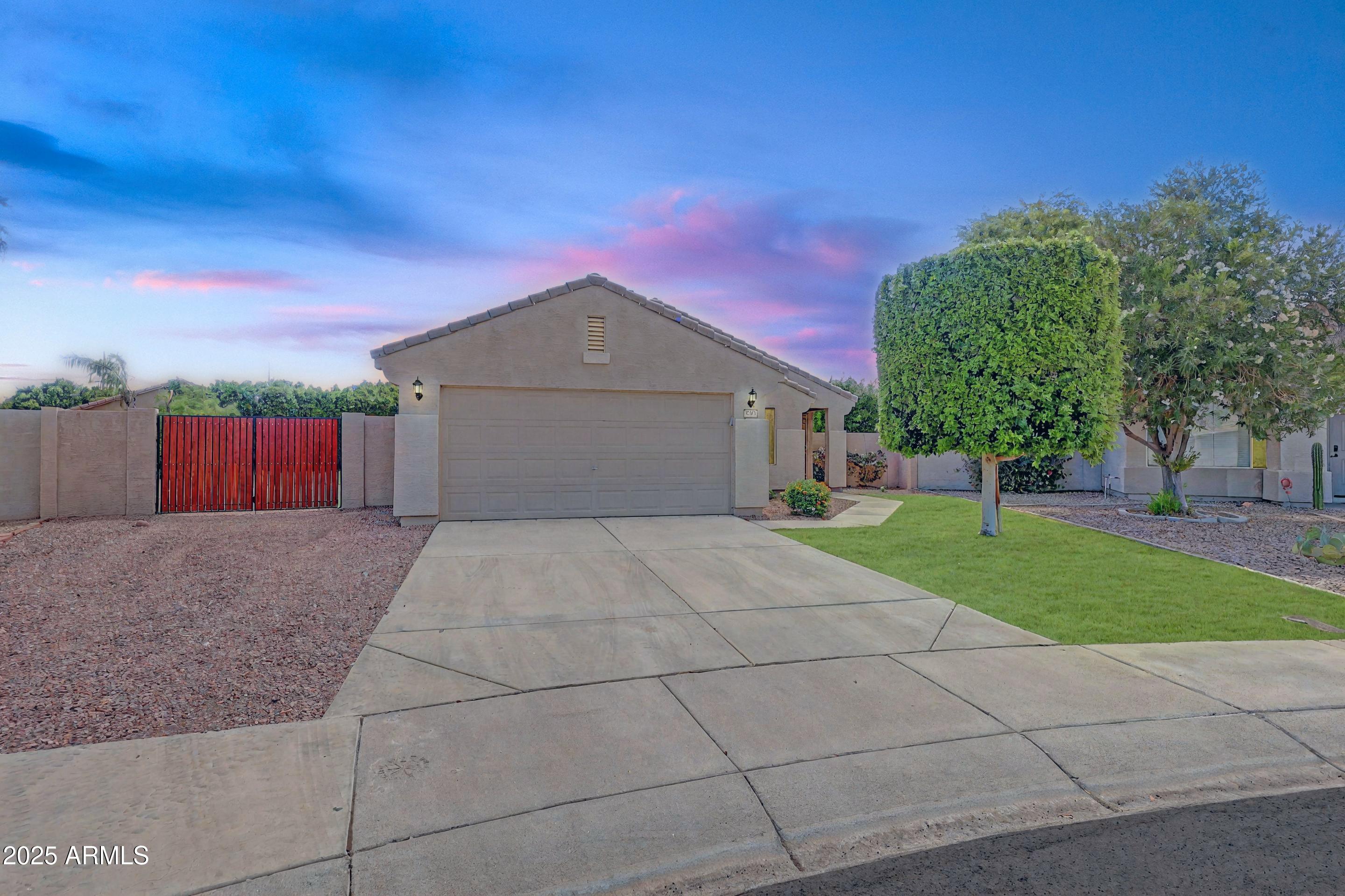 8207 W YUKON Drive