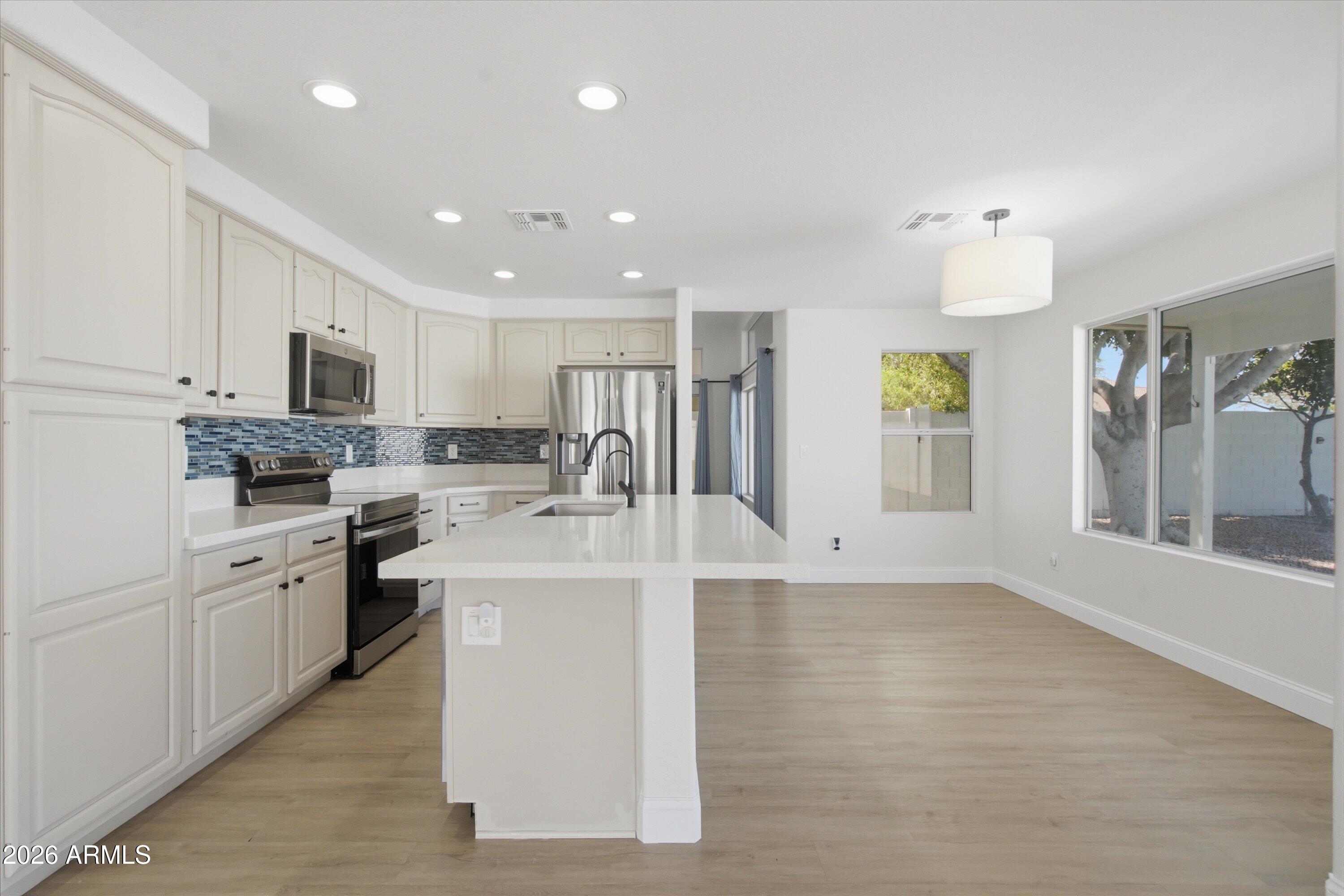3522 N ARABELLA