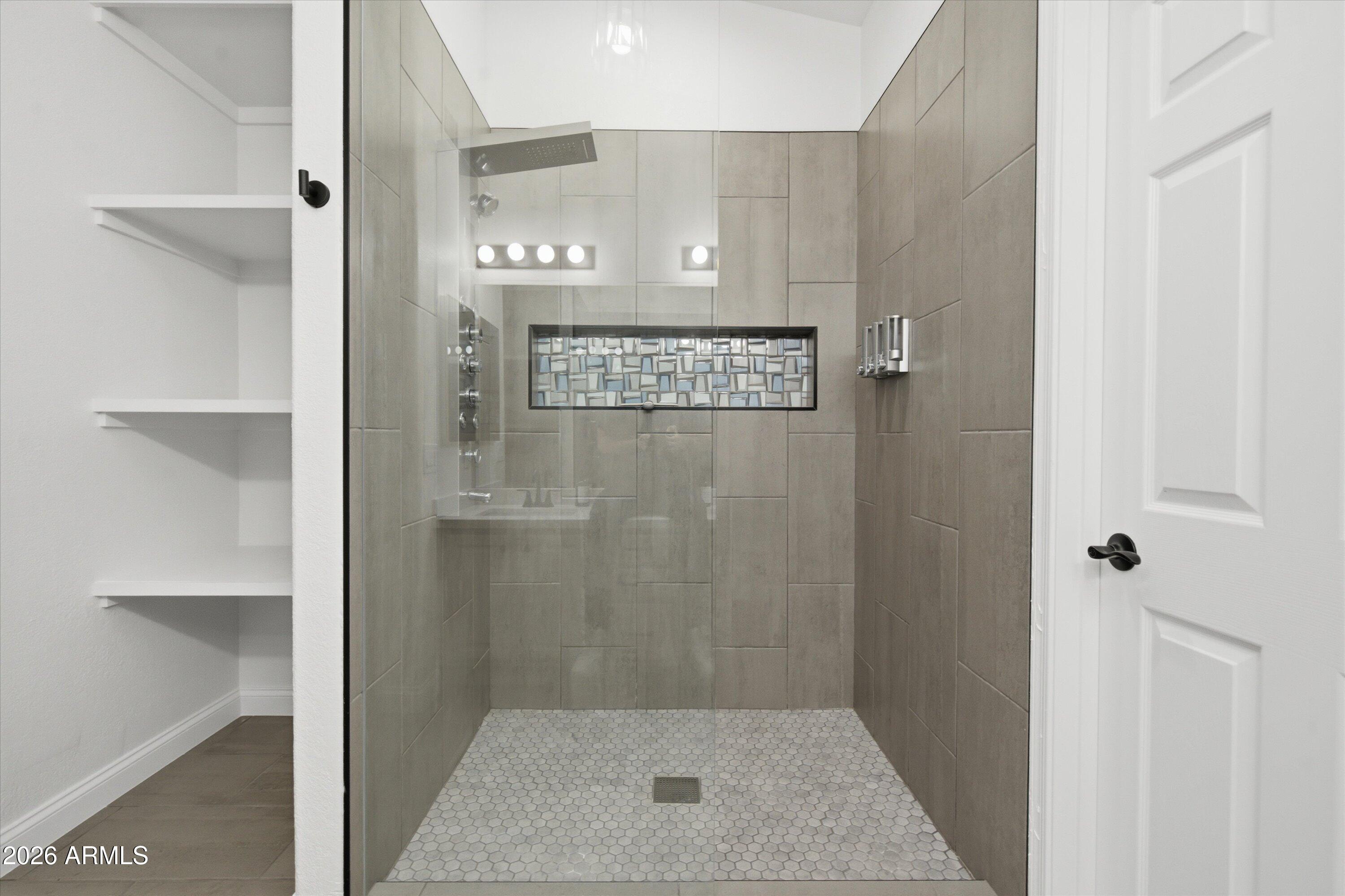 3522 N ARABELLA