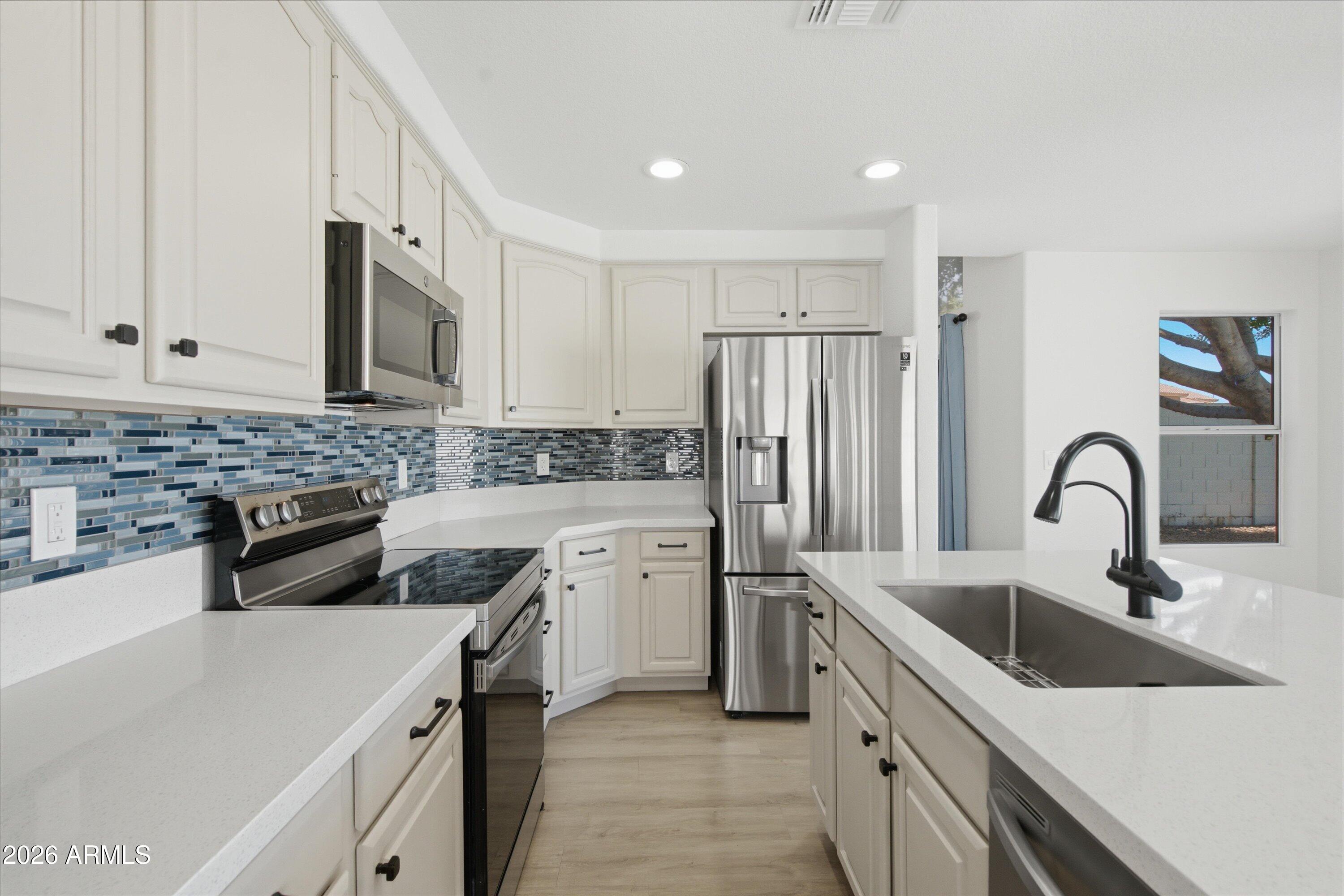 3522 N ARABELLA