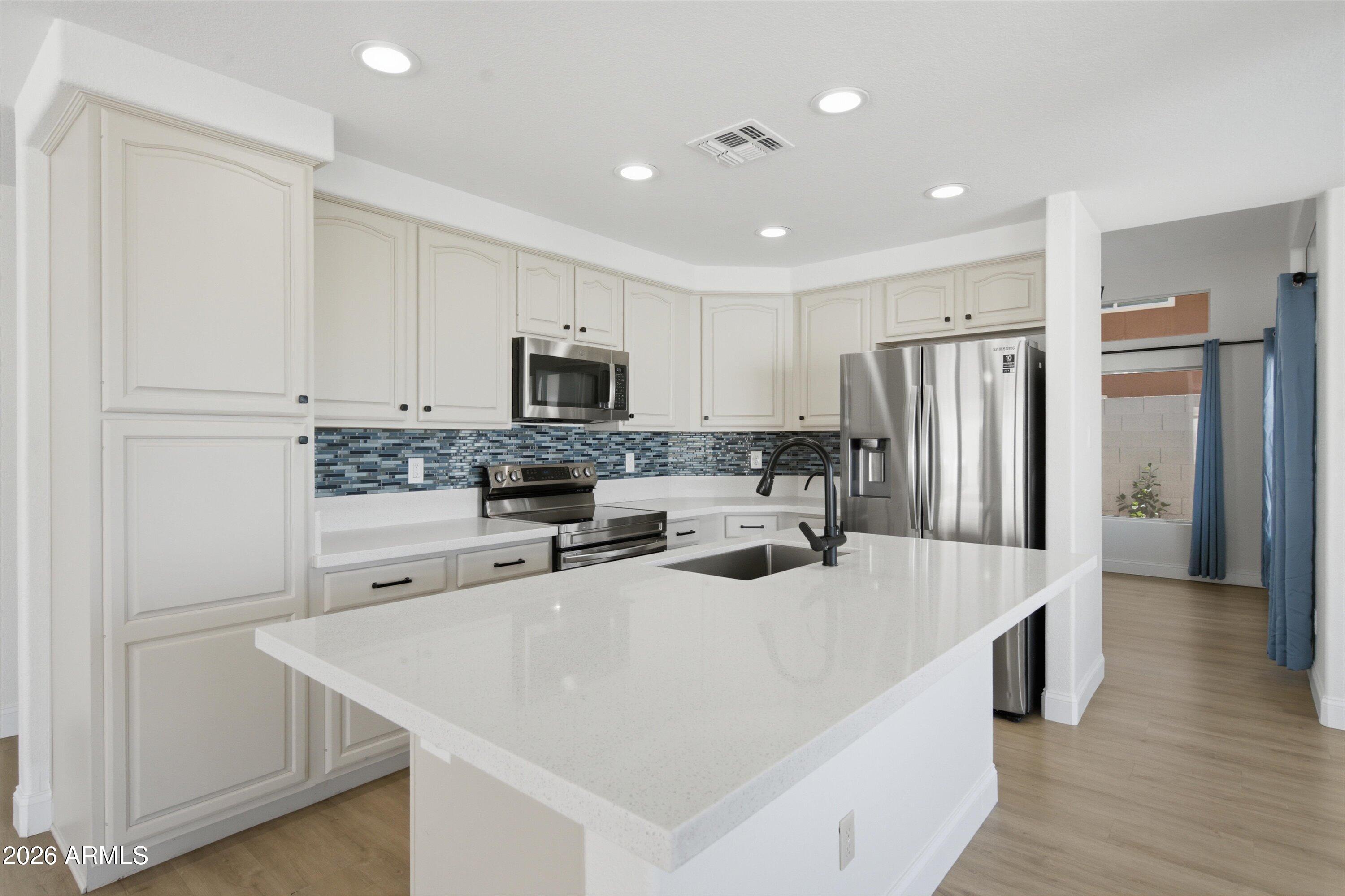 3522 N ARABELLA