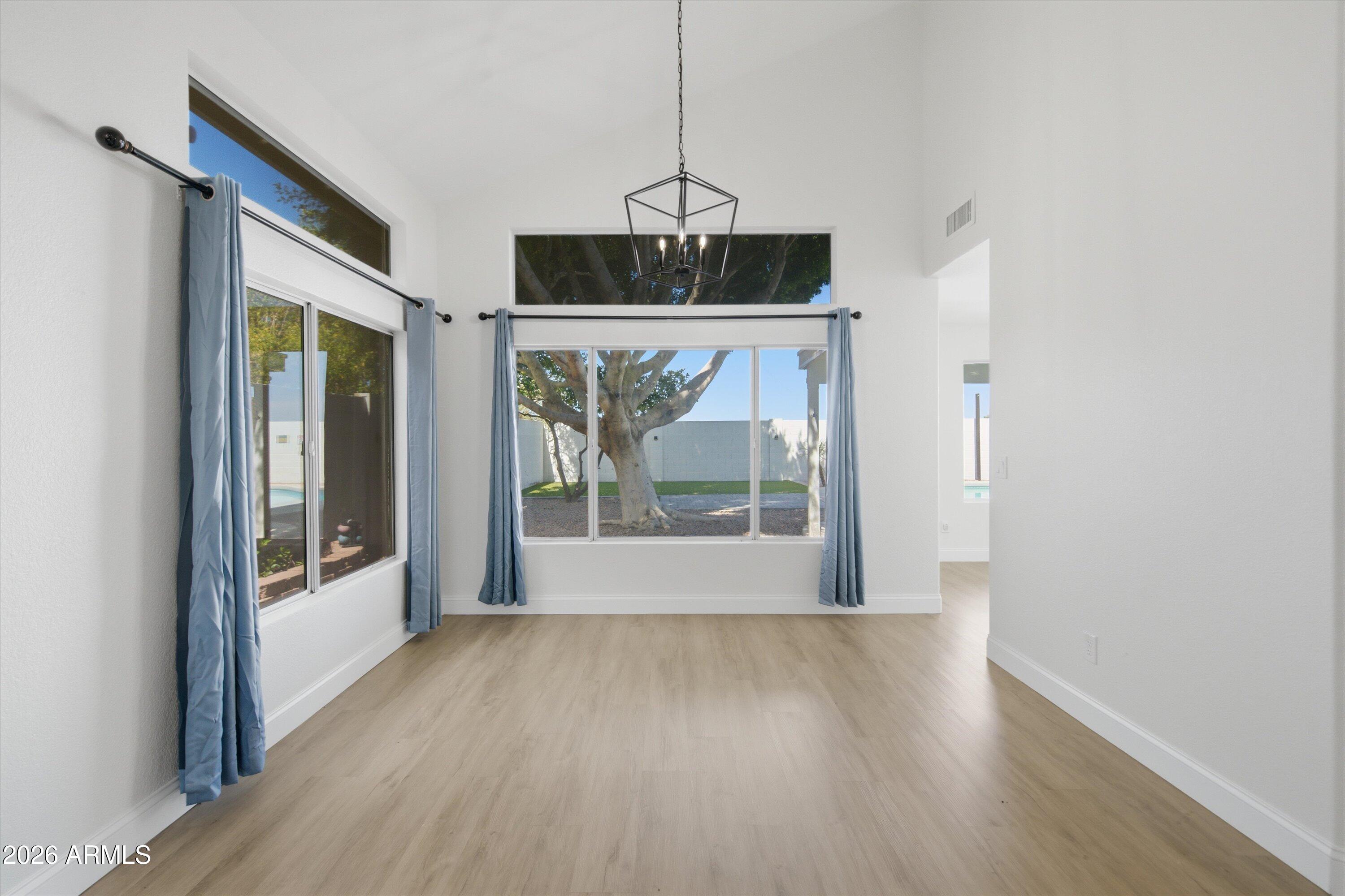 3522 N ARABELLA