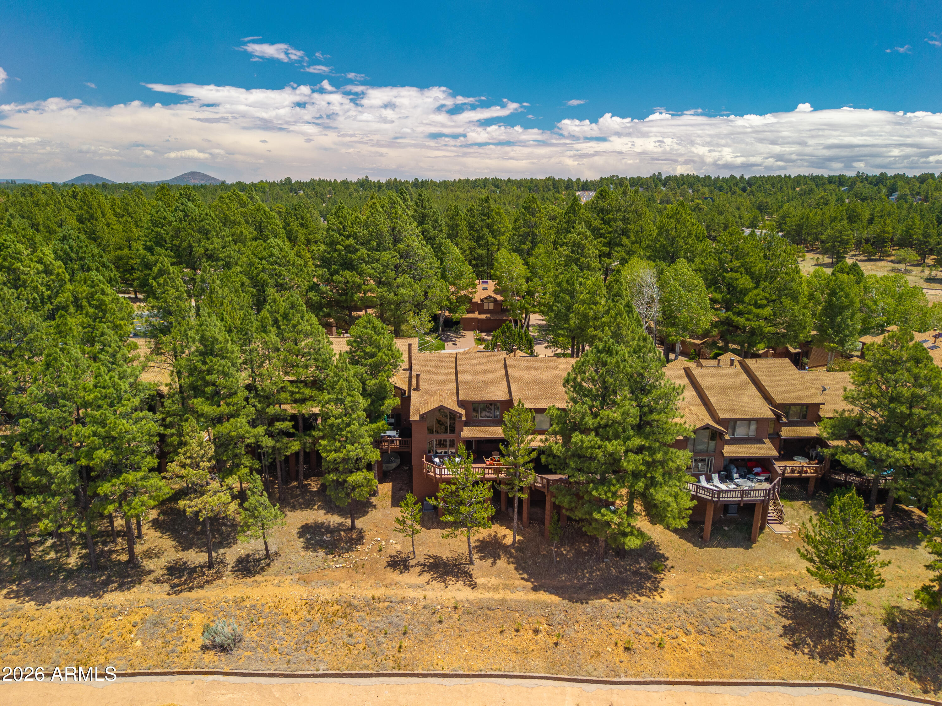 1033 N LAKEPOINT Way
