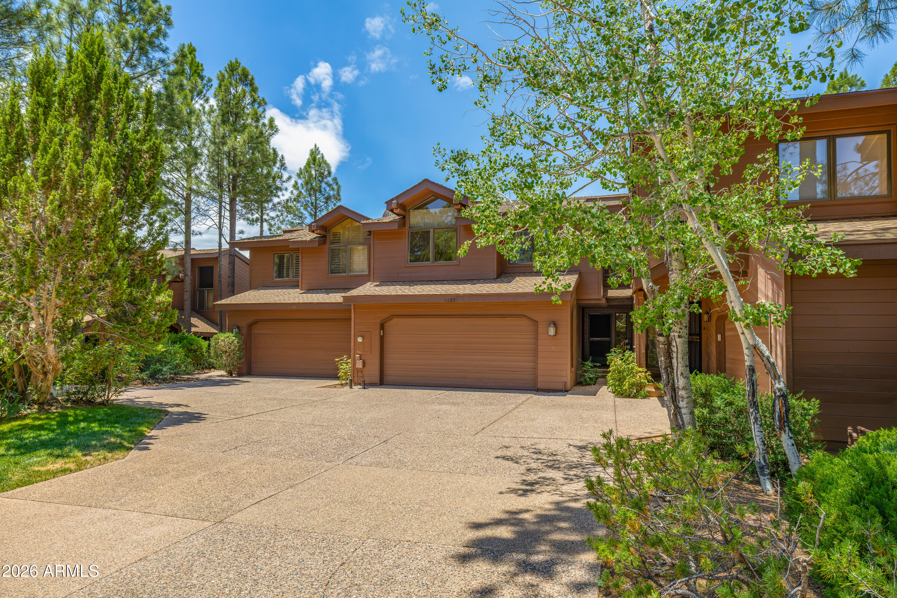 1033 N LAKEPOINT Way