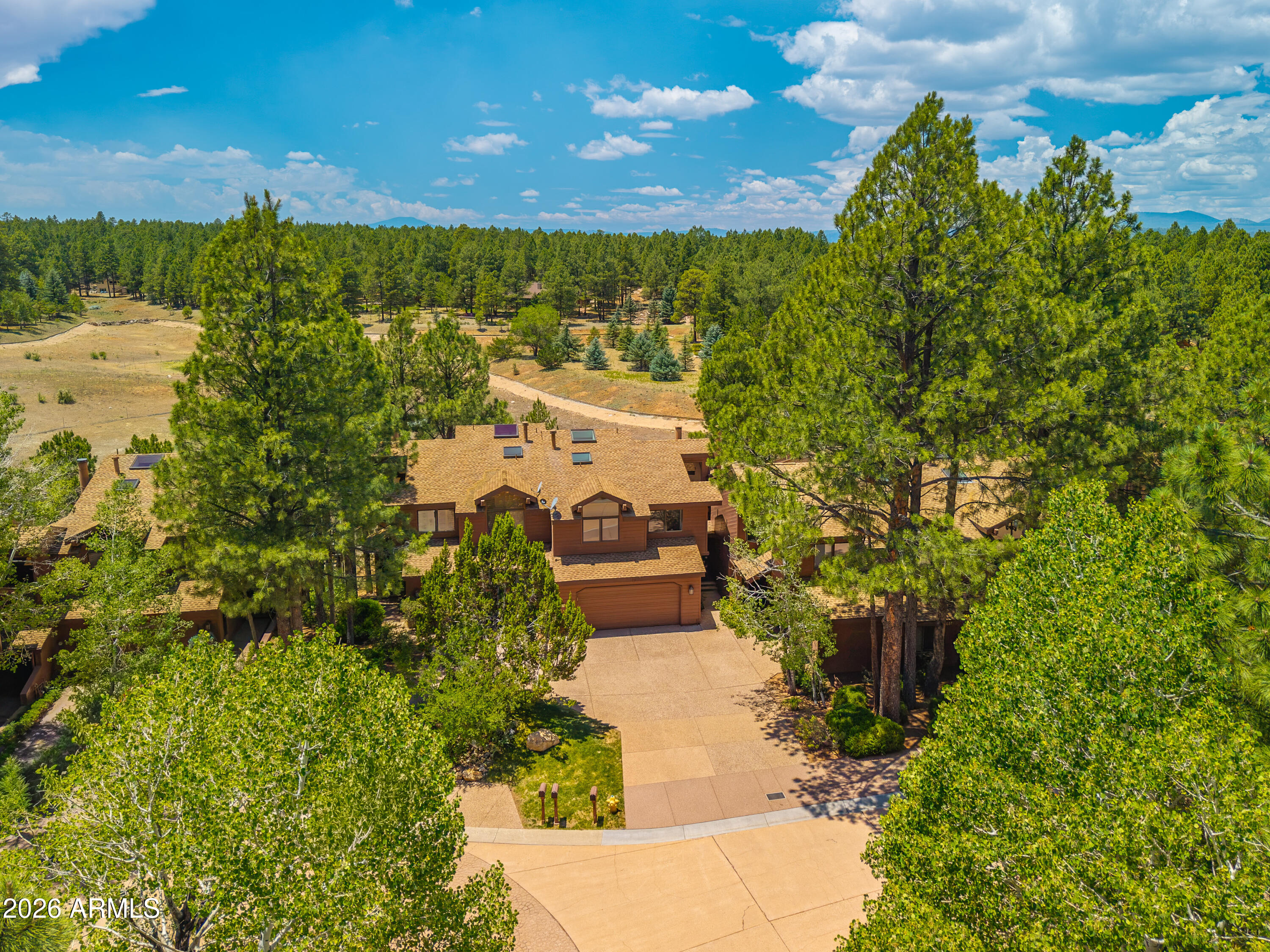 1033 N LAKEPOINT Way