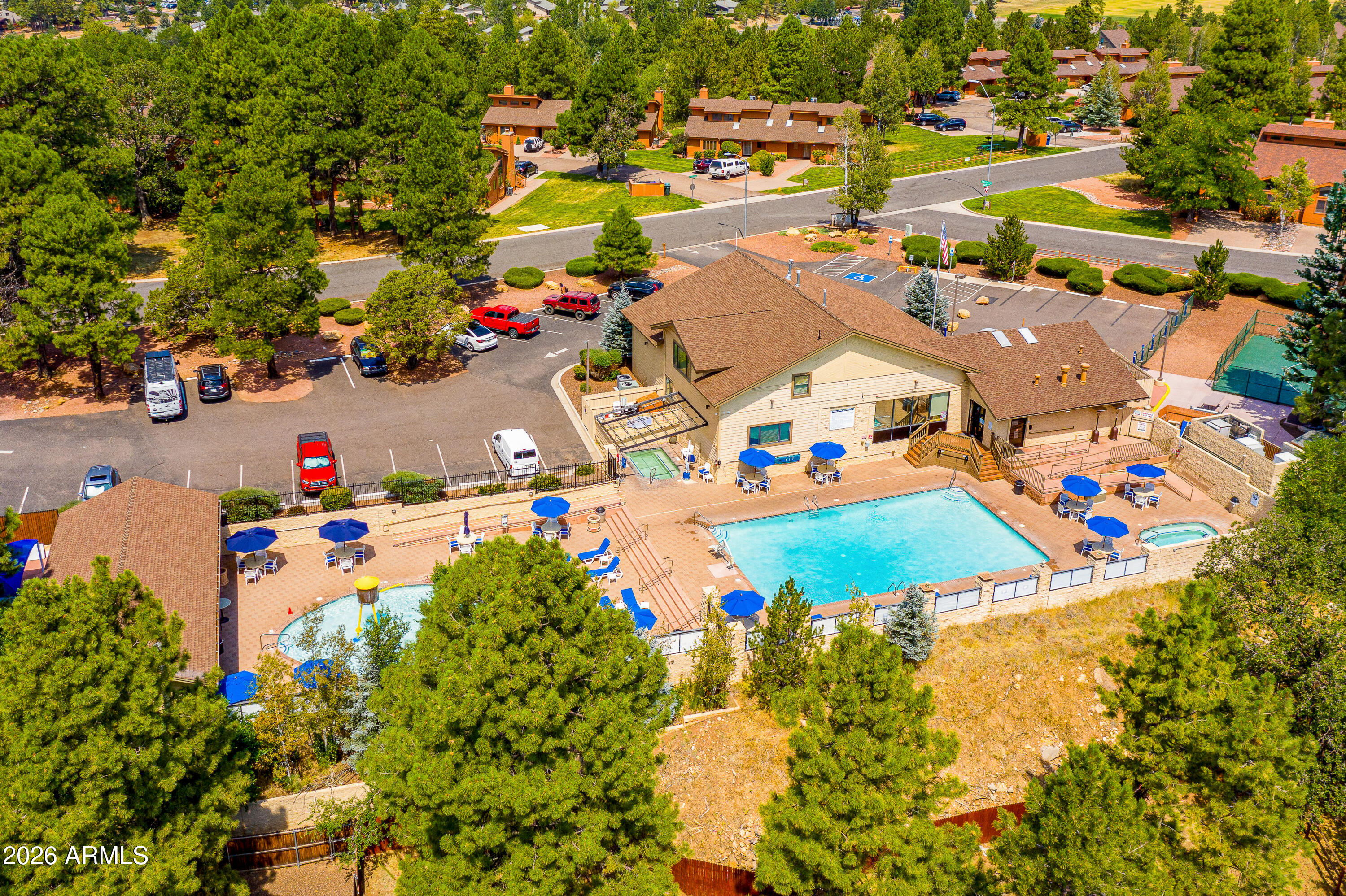 1033 N LAKEPOINT Way
