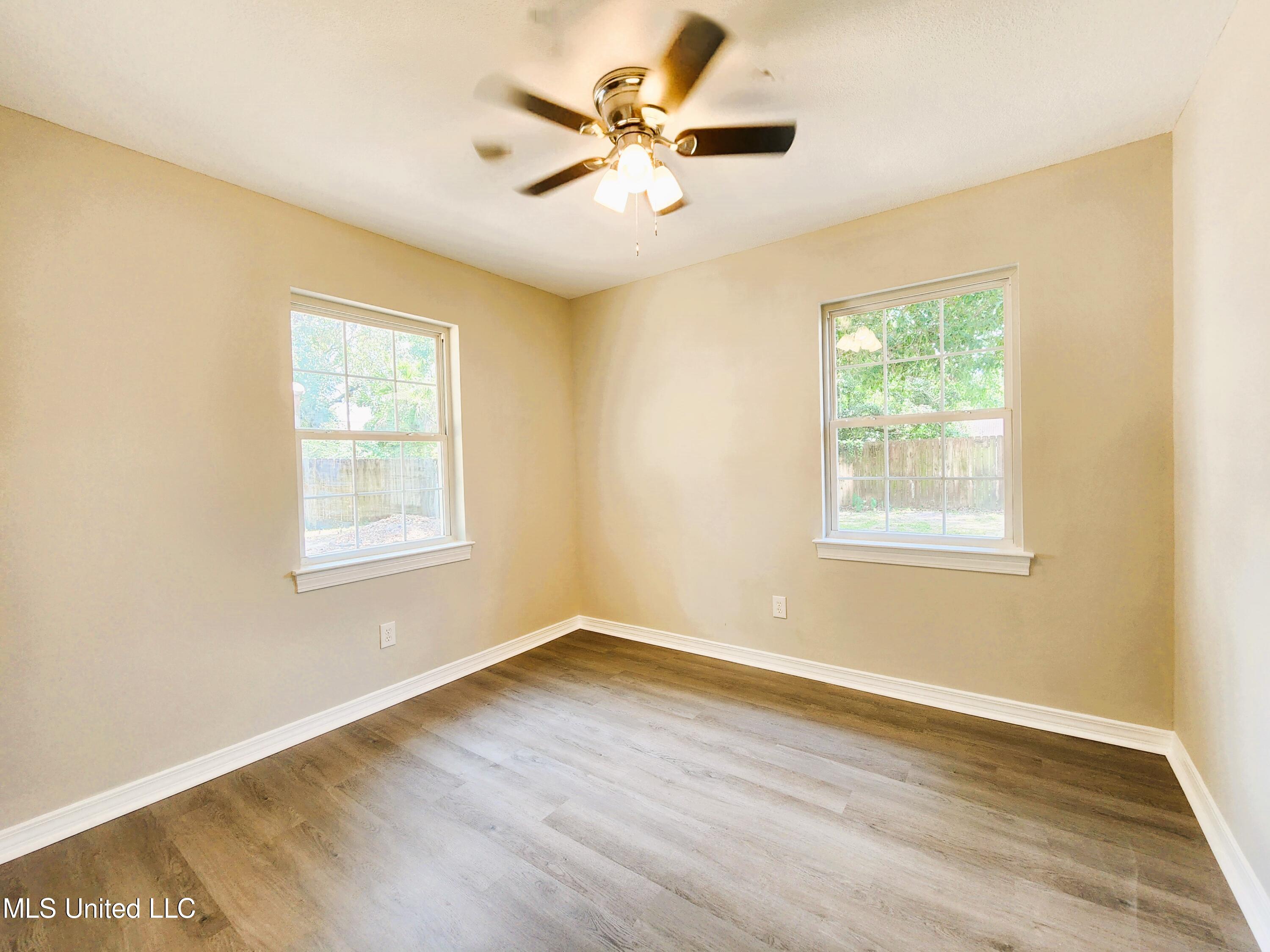 326 Dianne Drive, D'Iberville