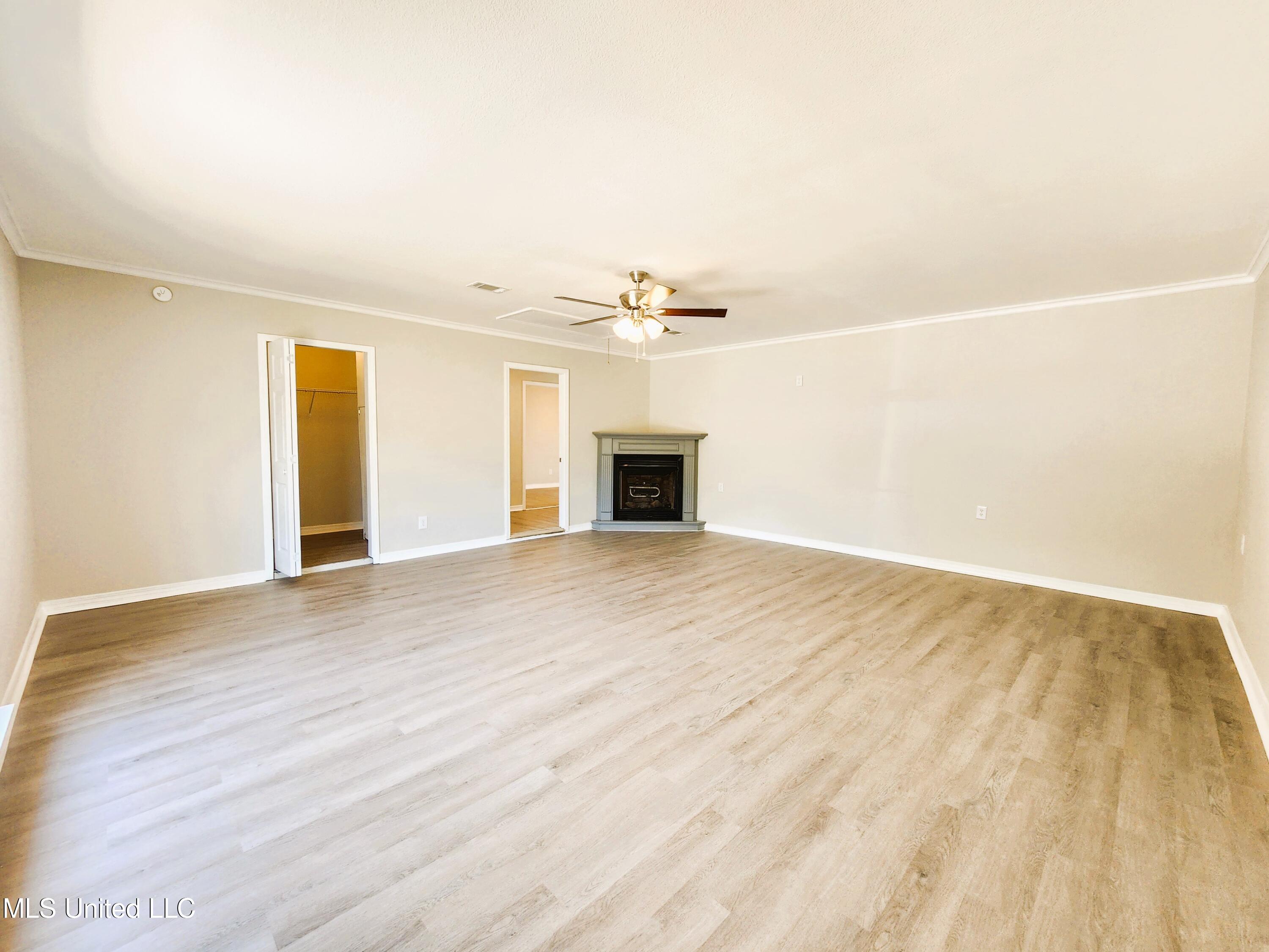 326 Dianne Drive, D'Iberville