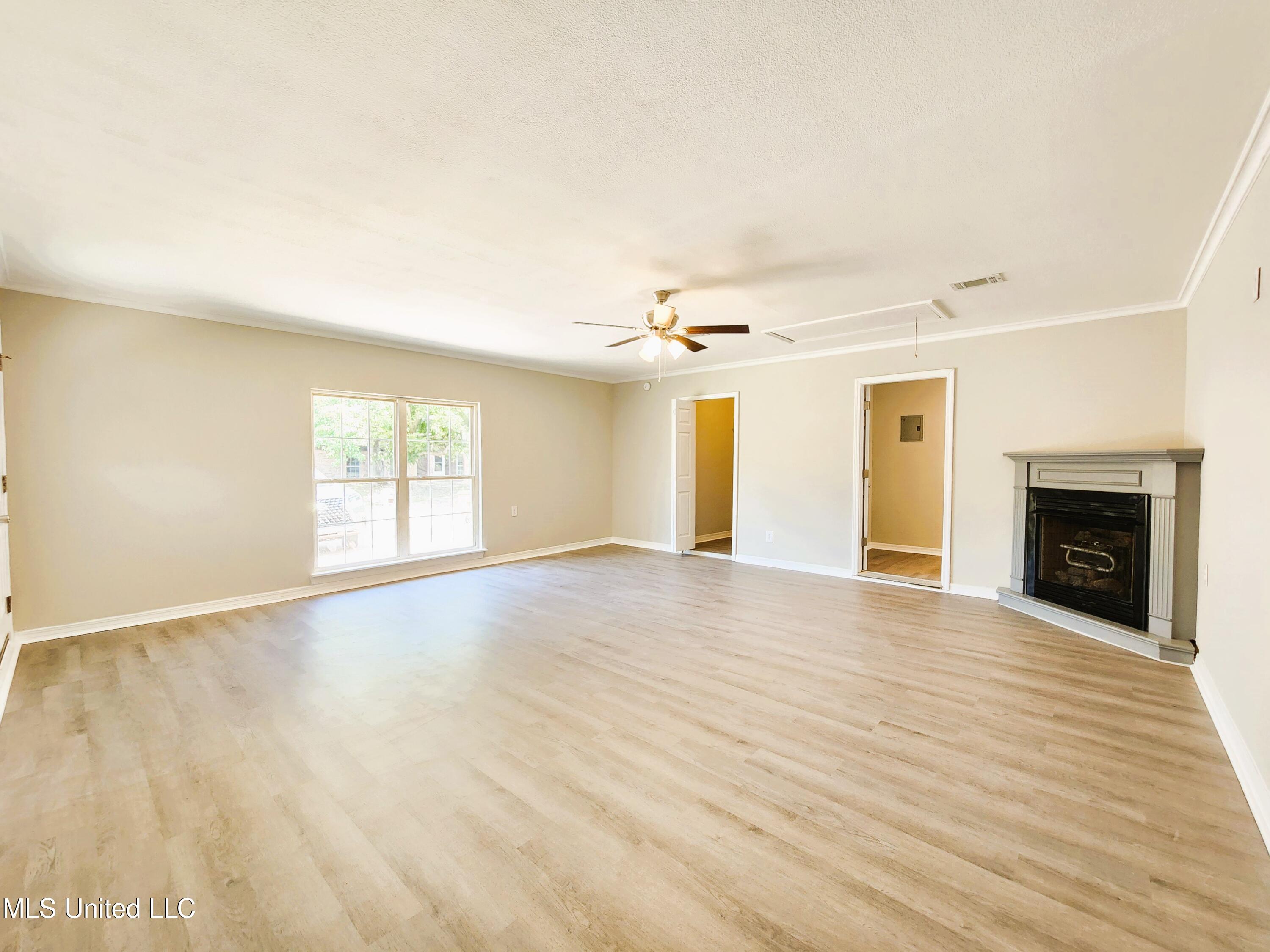 326 Dianne Drive, D'Iberville