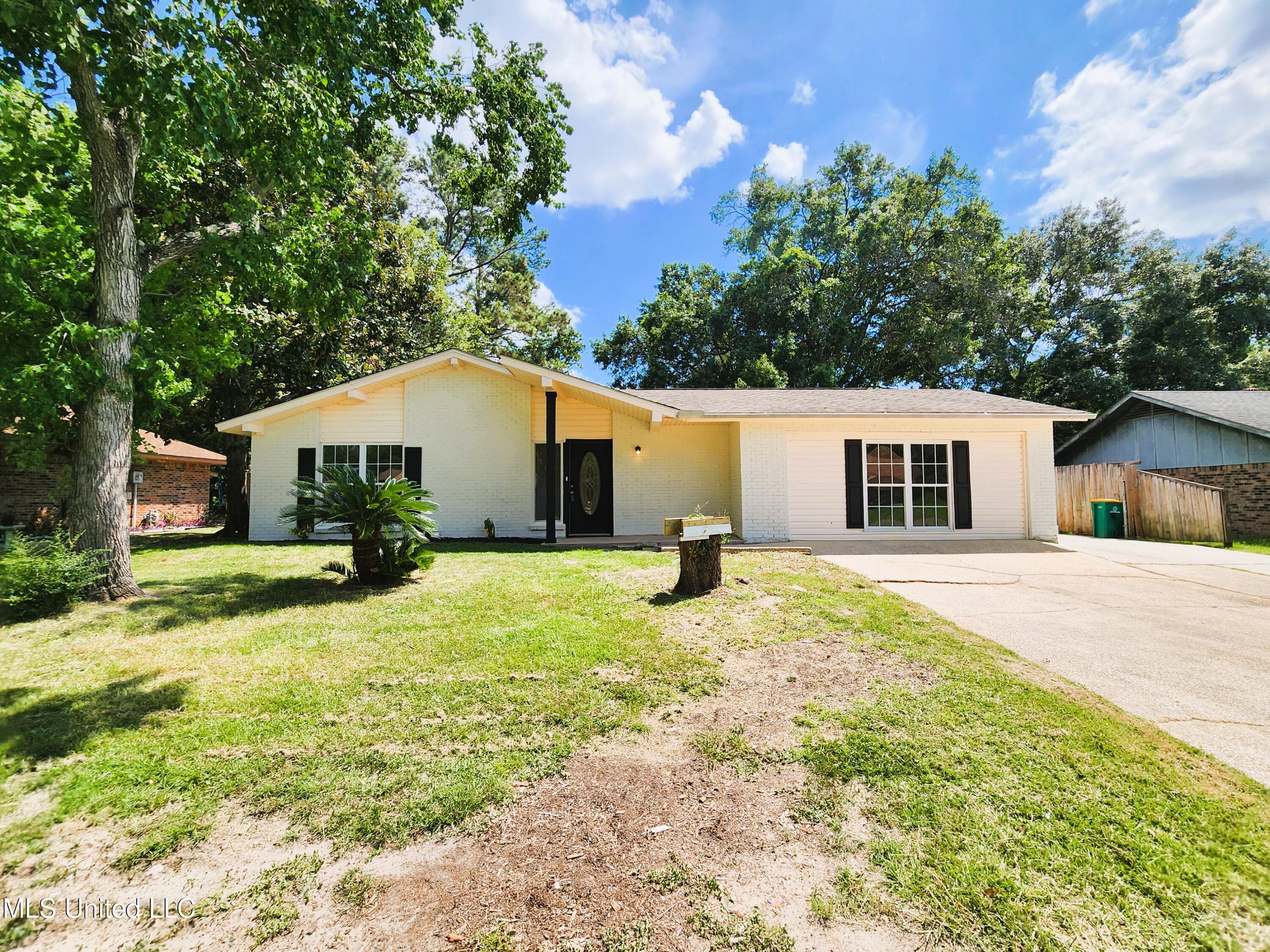 326 Dianne Drive, D'Iberville