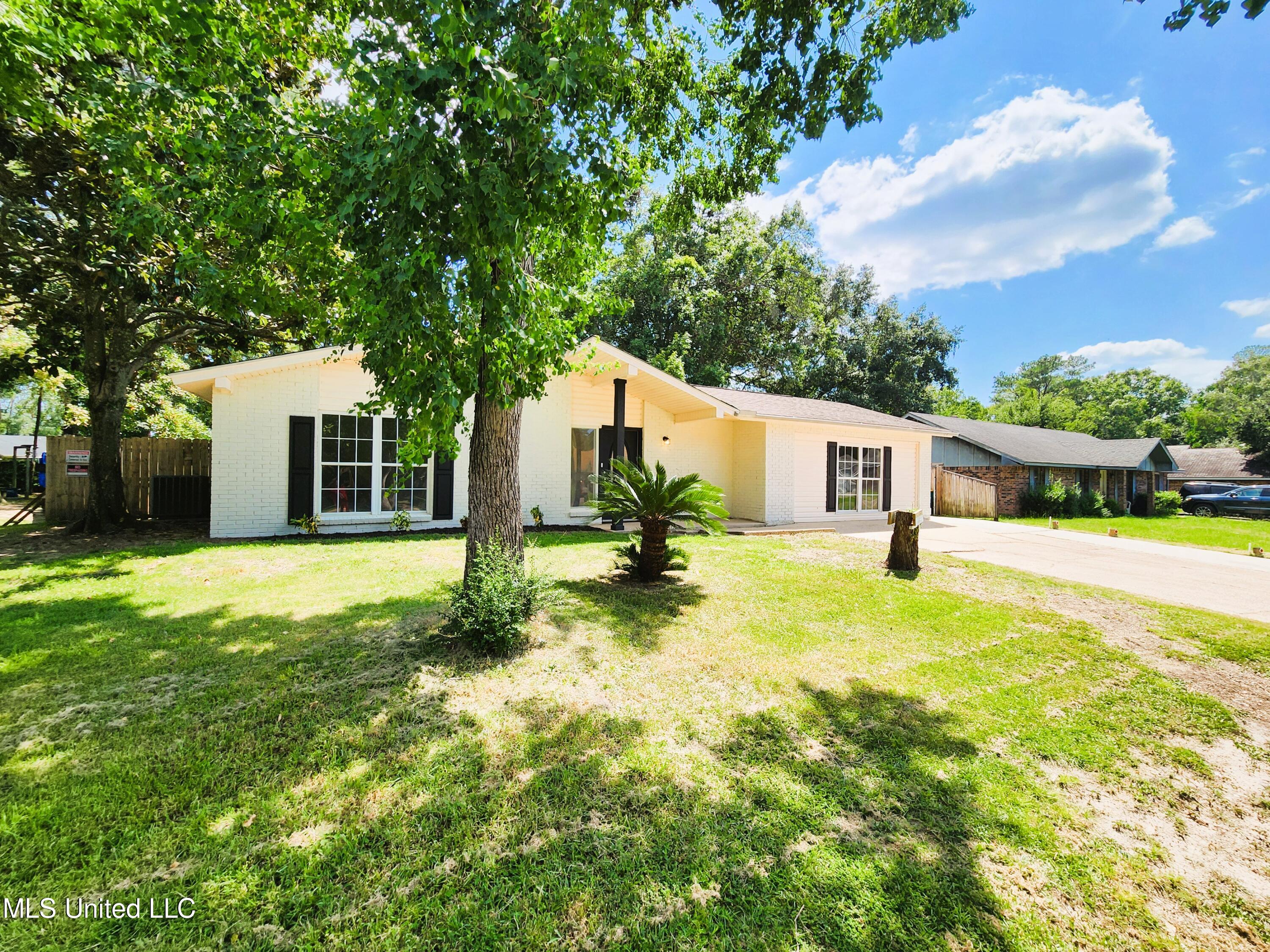 326 Dianne Drive, D'Iberville