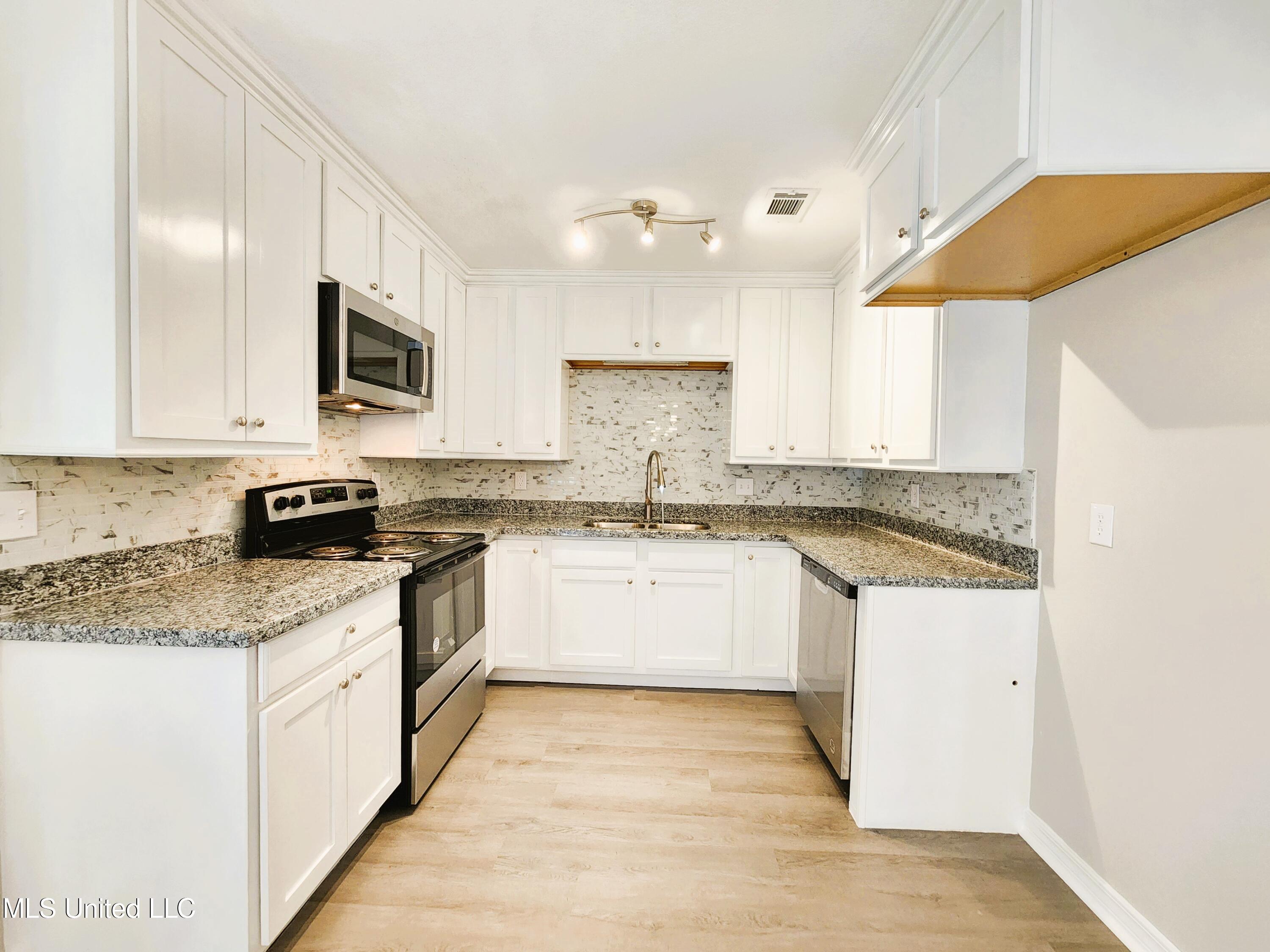 326 Dianne Drive, D'Iberville