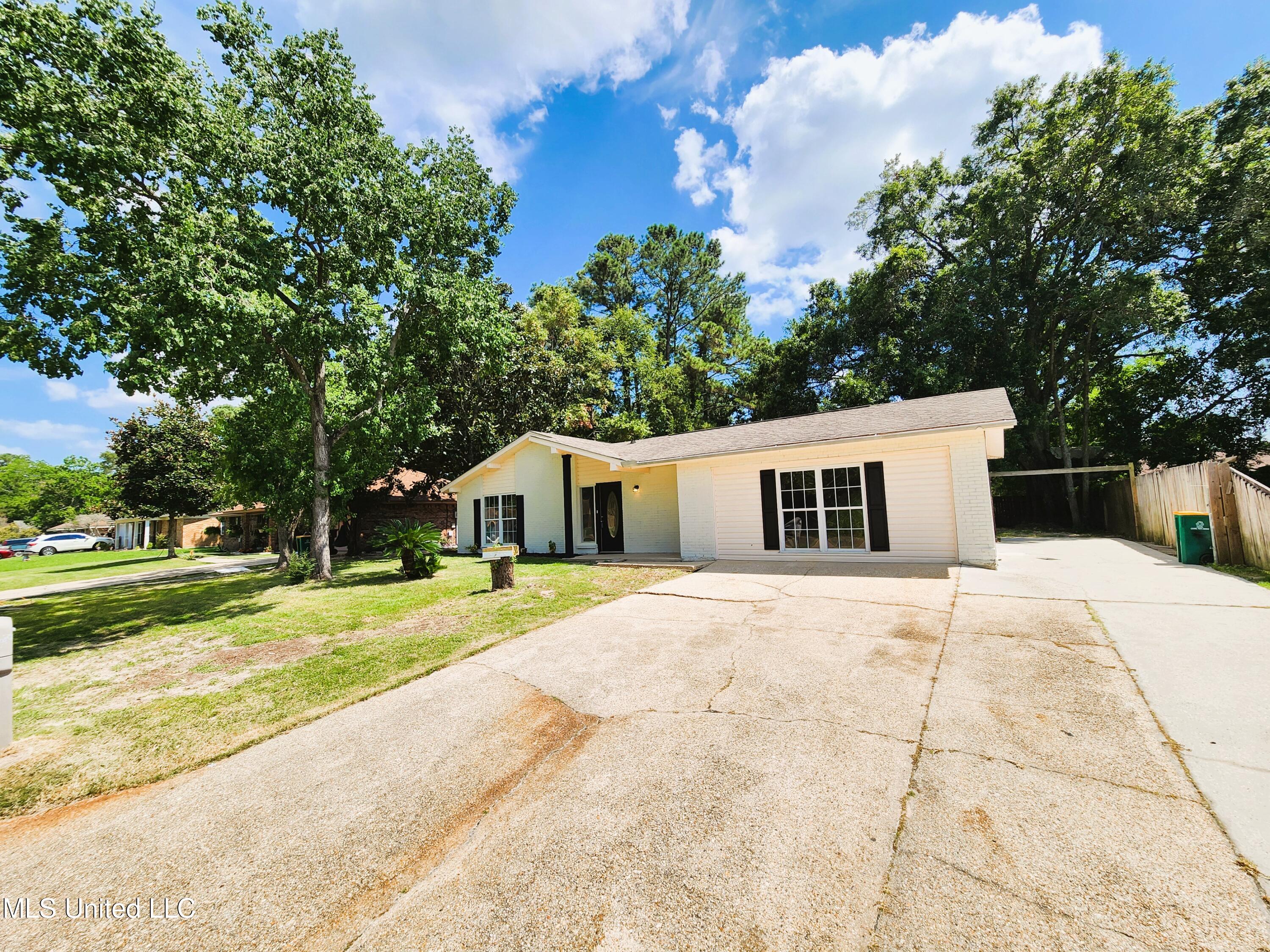 326 Dianne Drive, D'Iberville