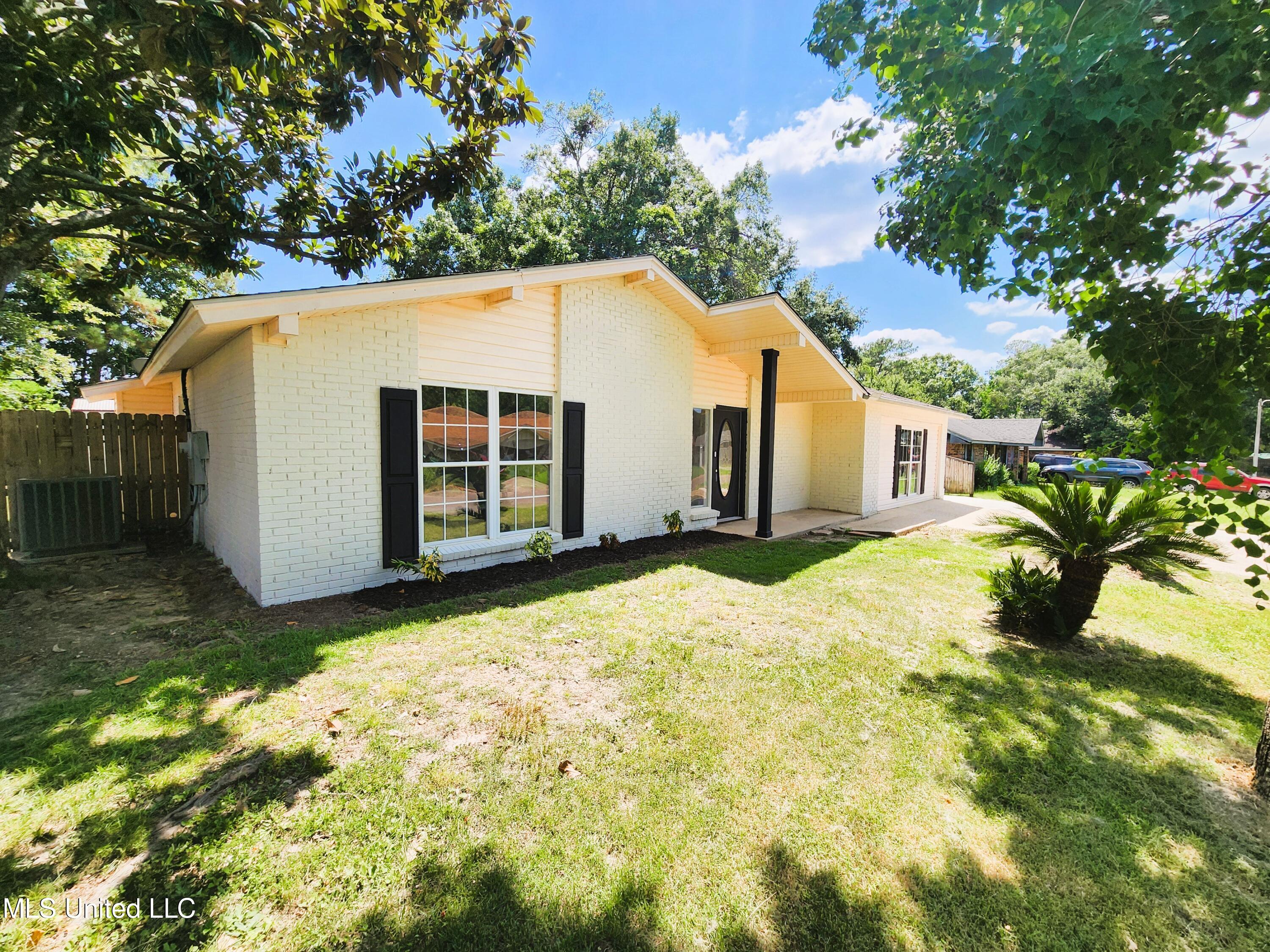 326 Dianne Drive, D'Iberville