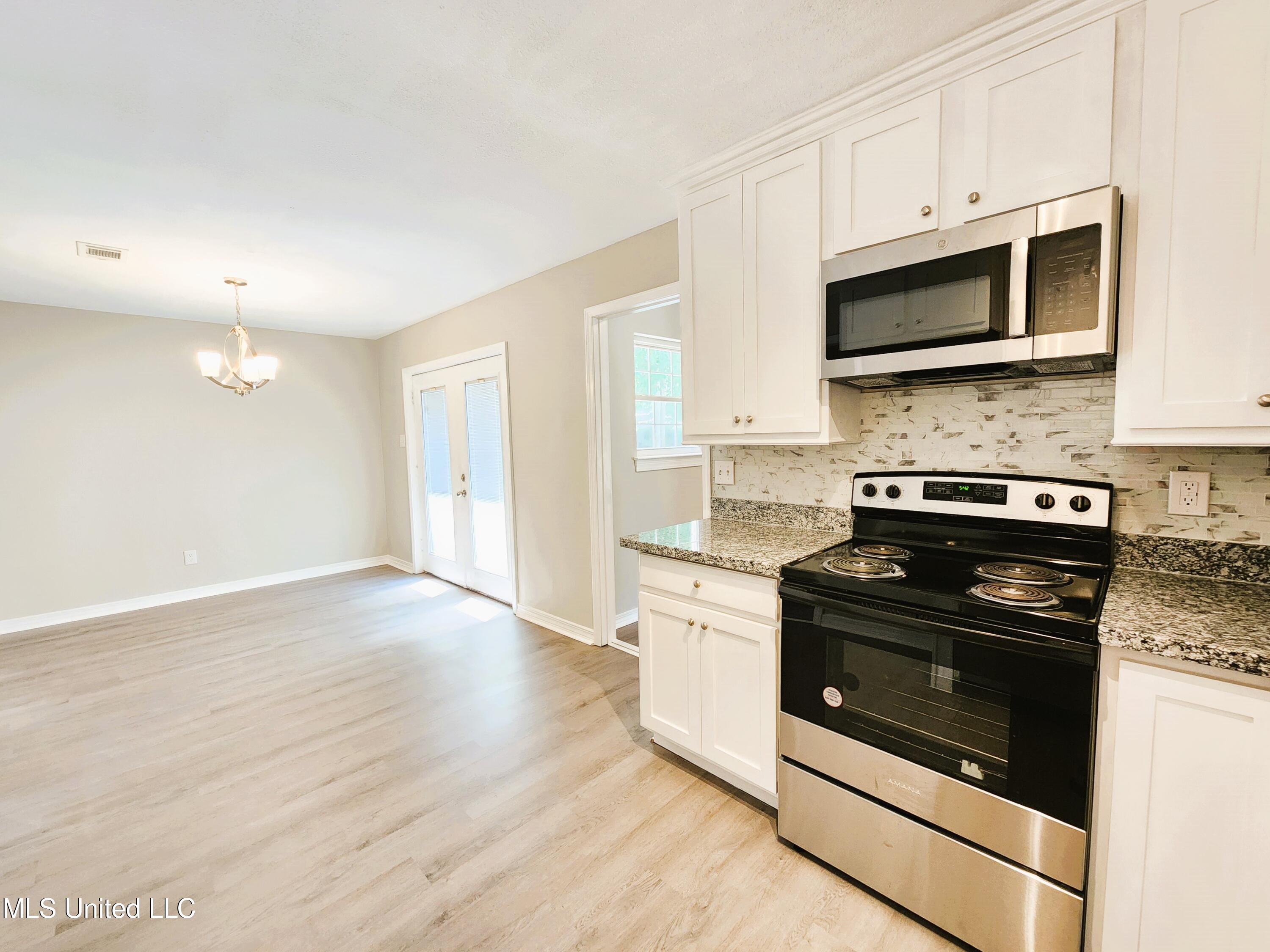 326 Dianne Drive, D'Iberville