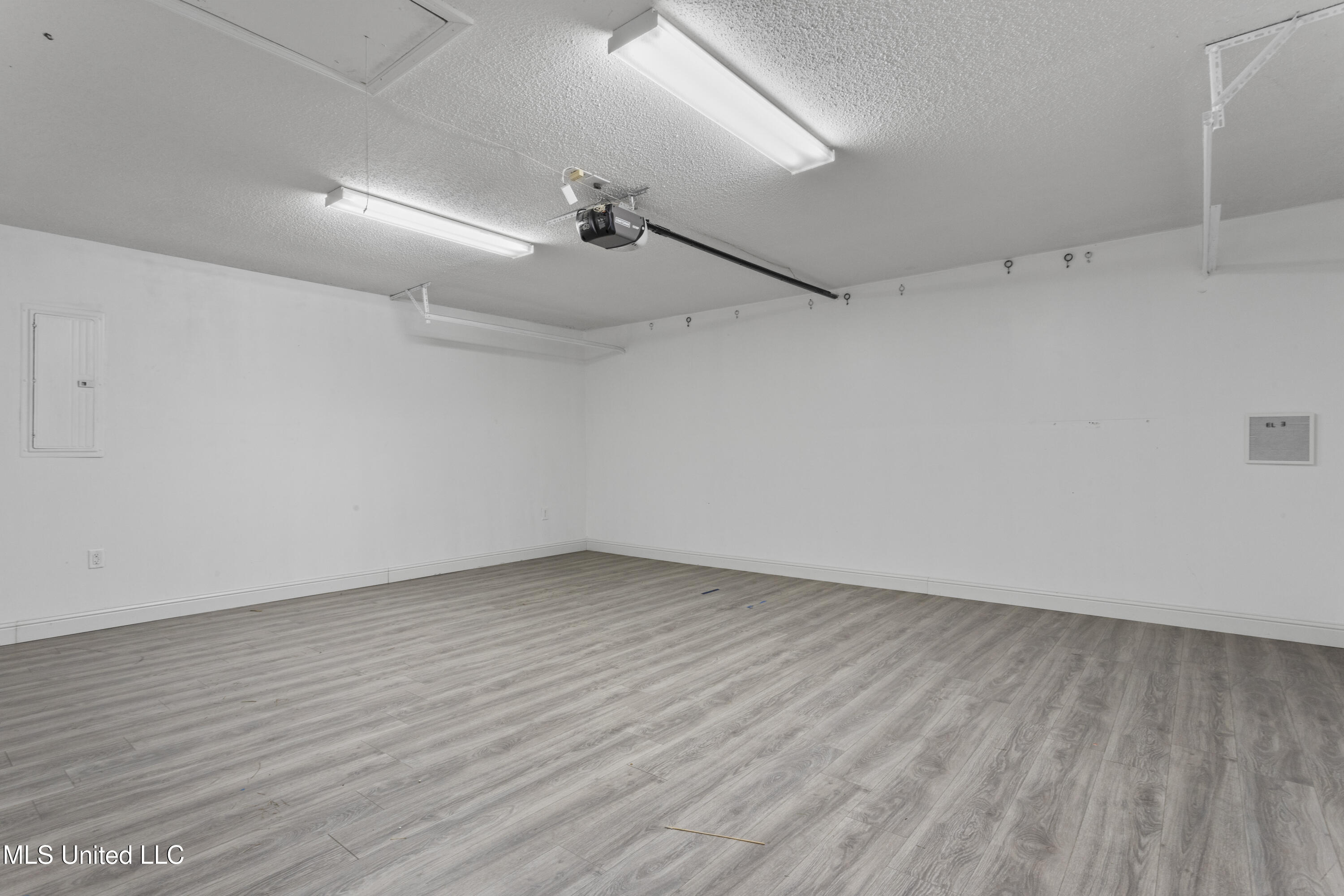 6925 Pinehurst Drive