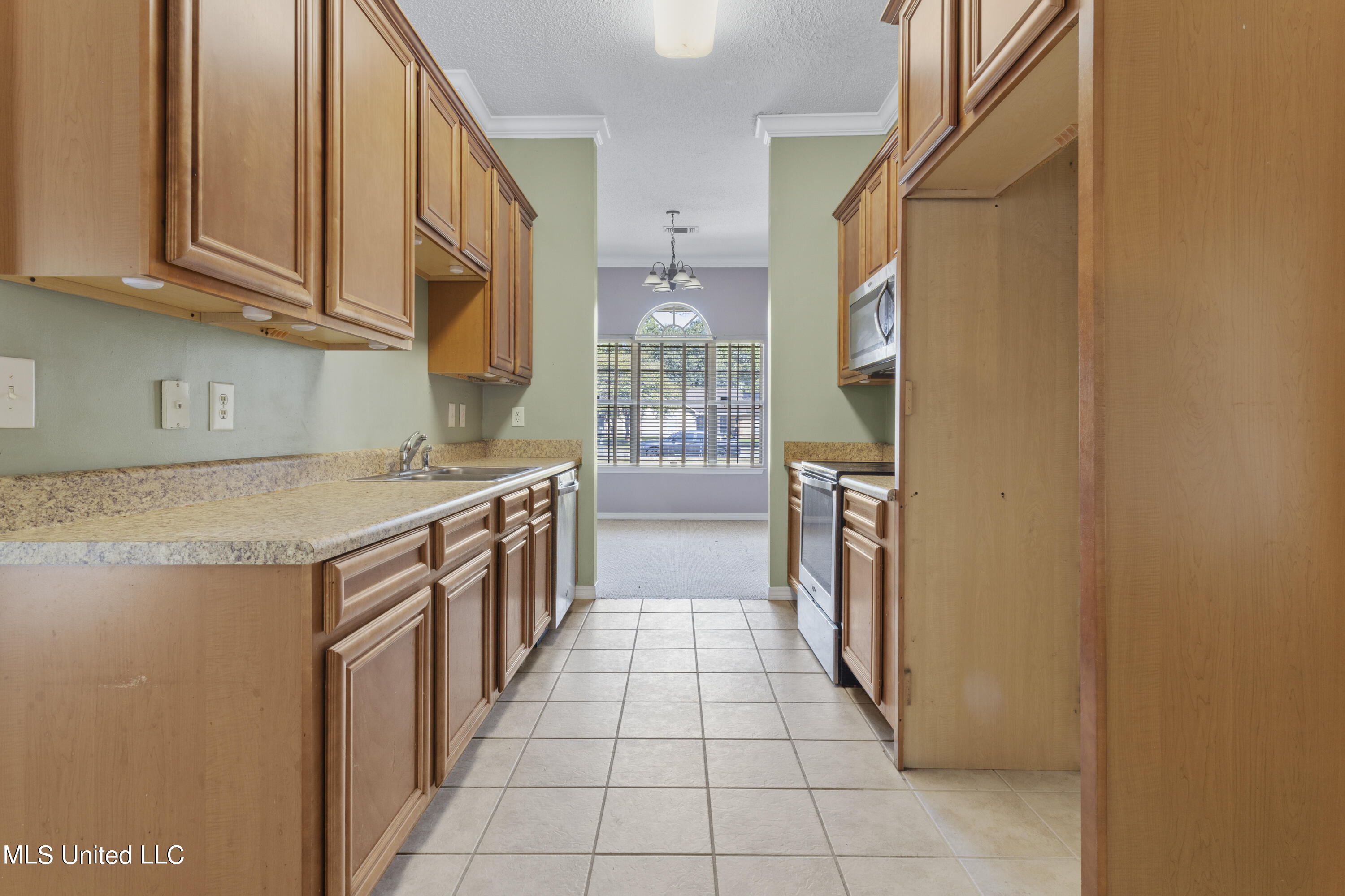 6925 Pinehurst Drive