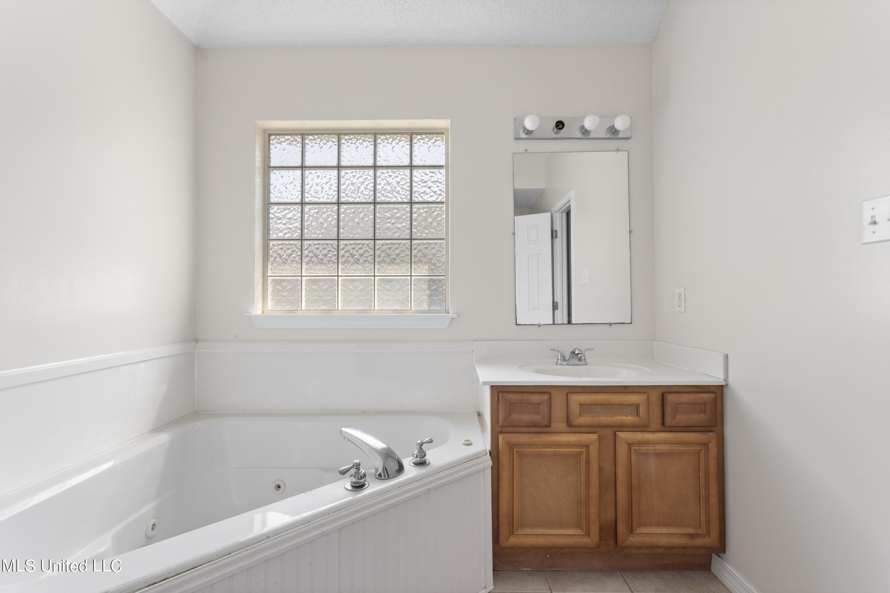 6925 Pinehurst Drive