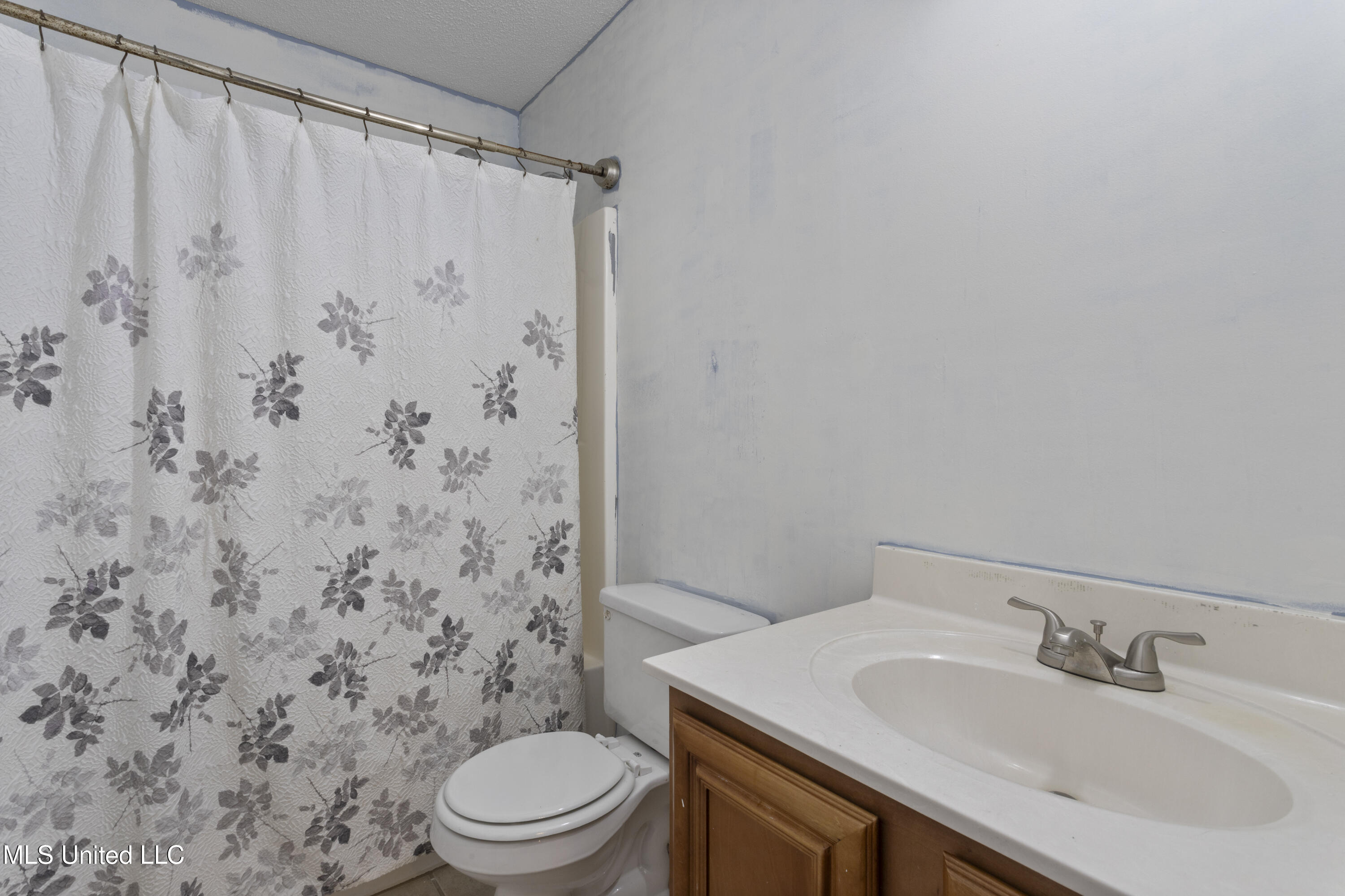 6925 Pinehurst Drive