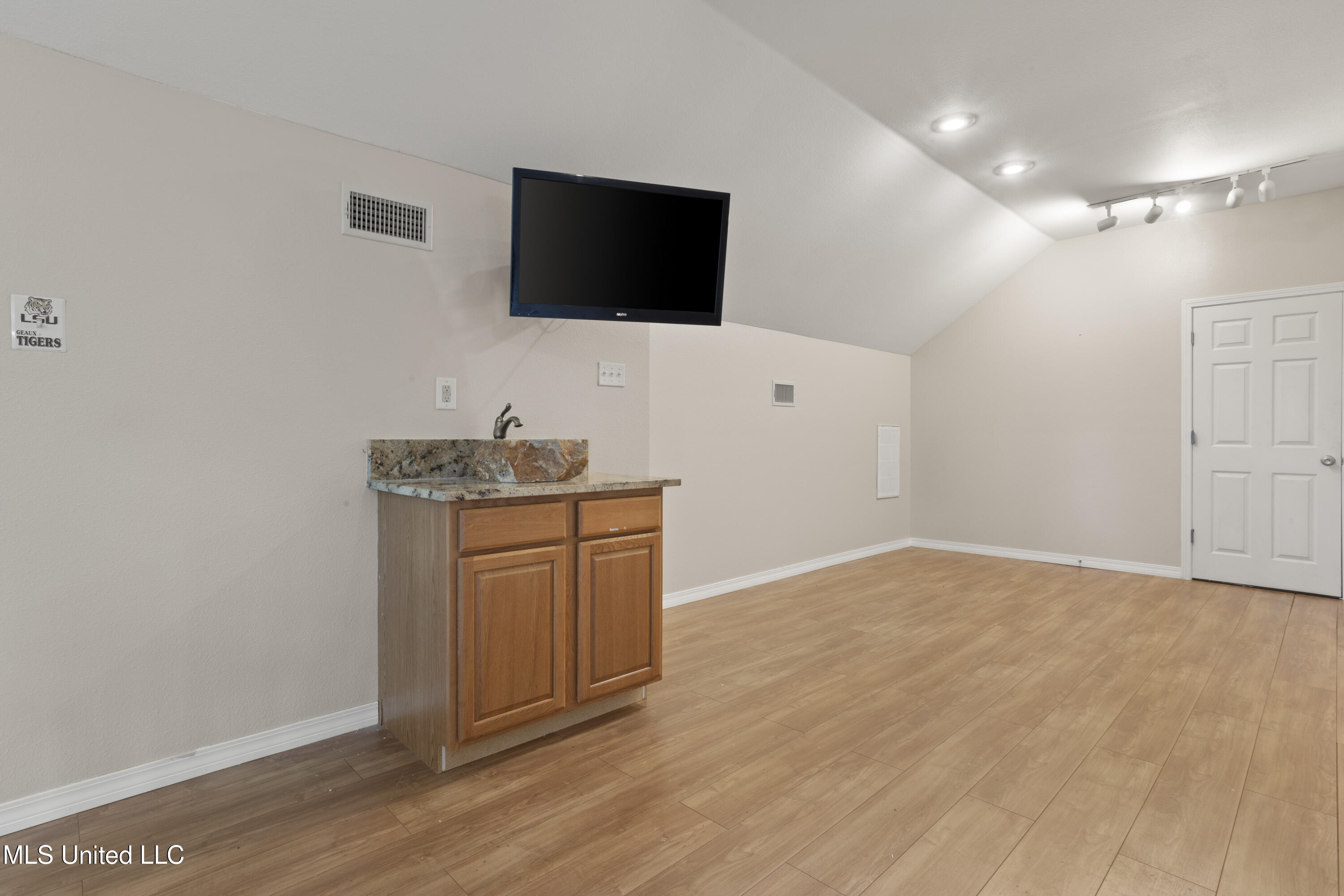 24031 Old River Road