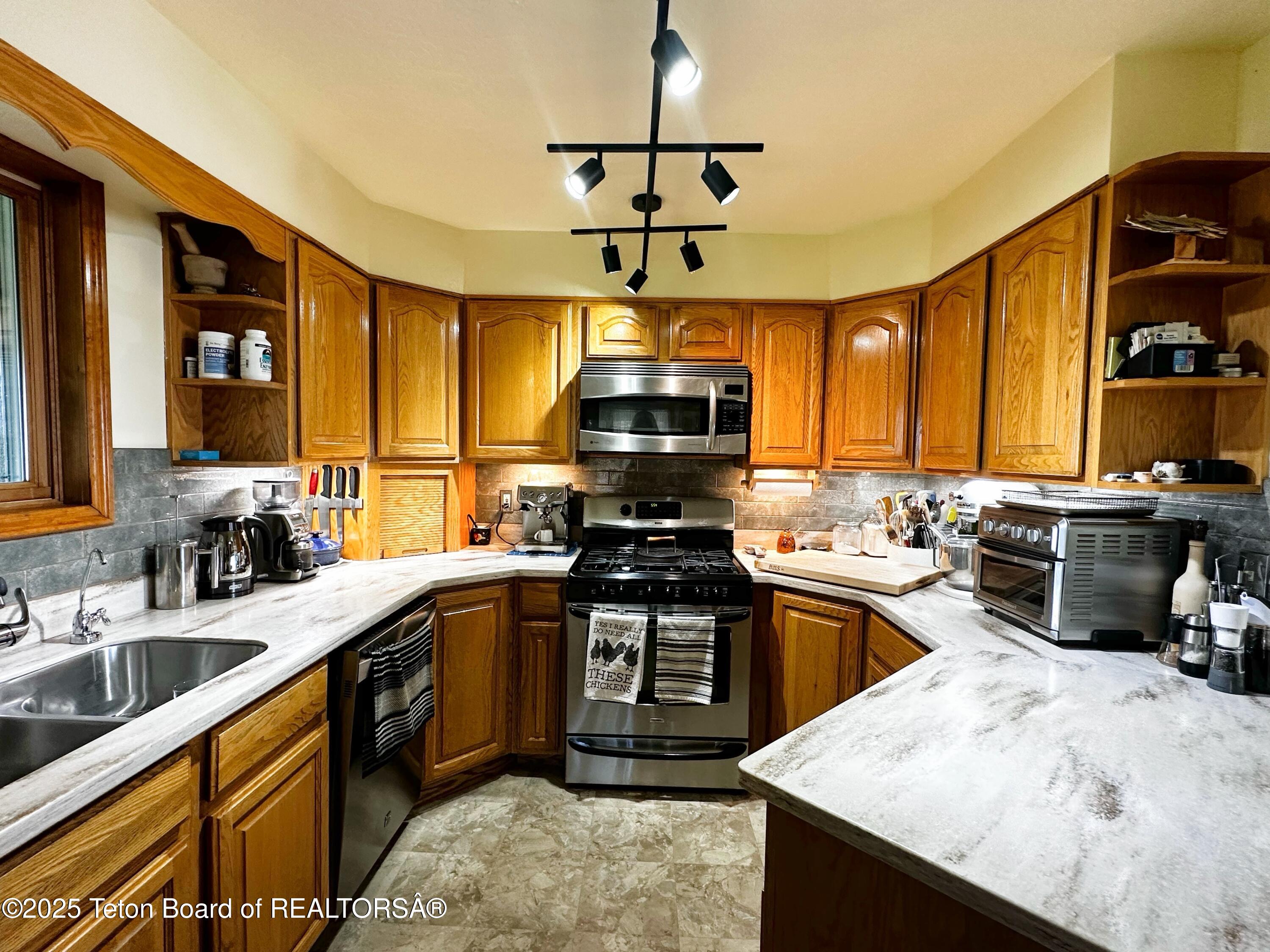 138 FIRST NORTH Road