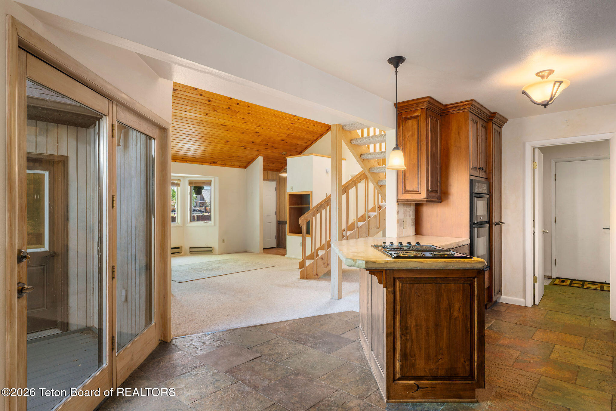 302 RAKESTRAW Avenue