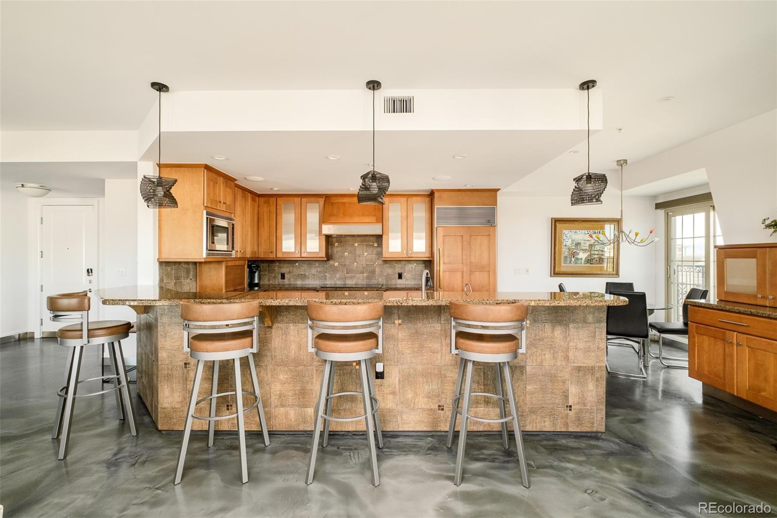 975 N Lincoln Street Unit: 14D